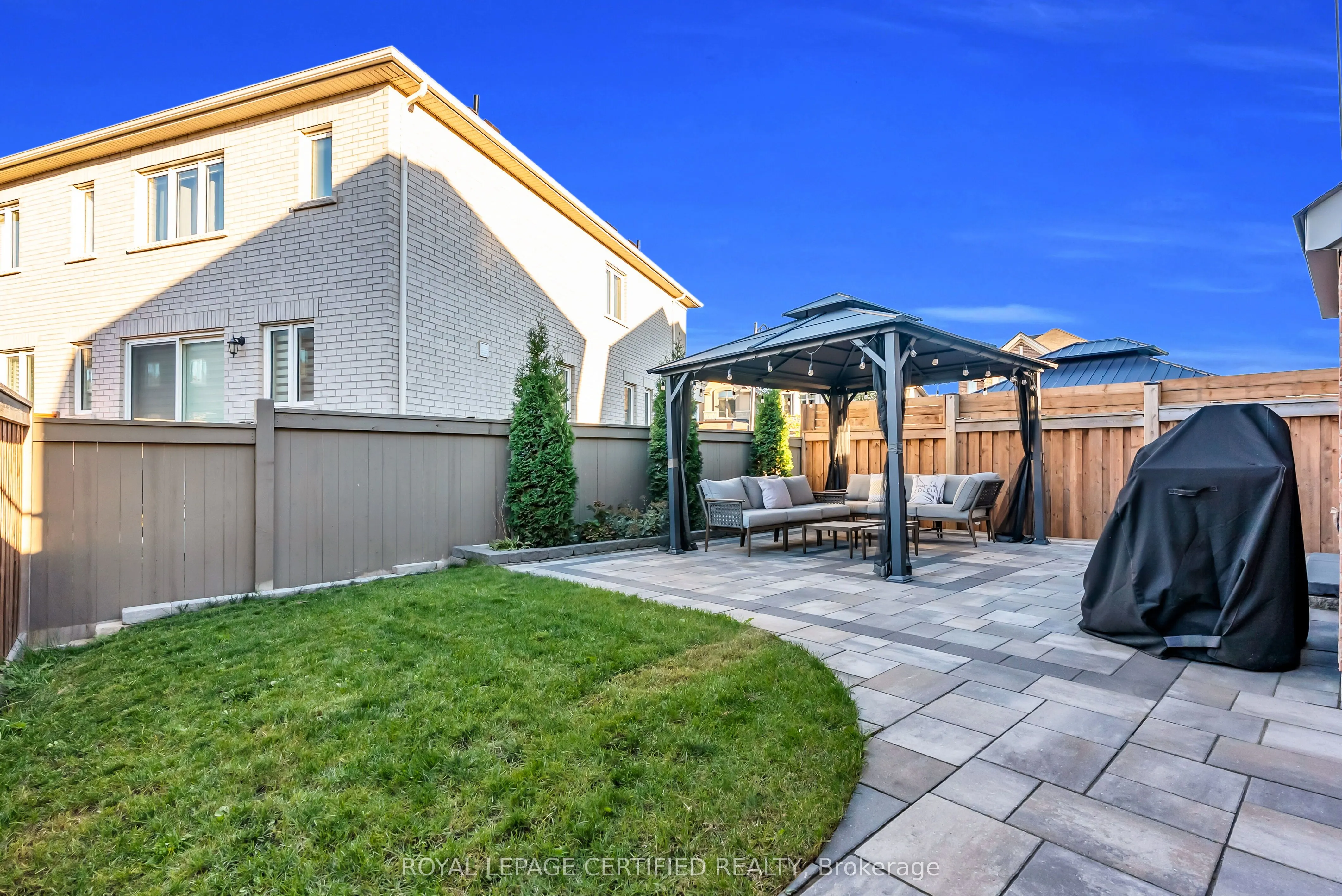 1433 Sycamore Garden