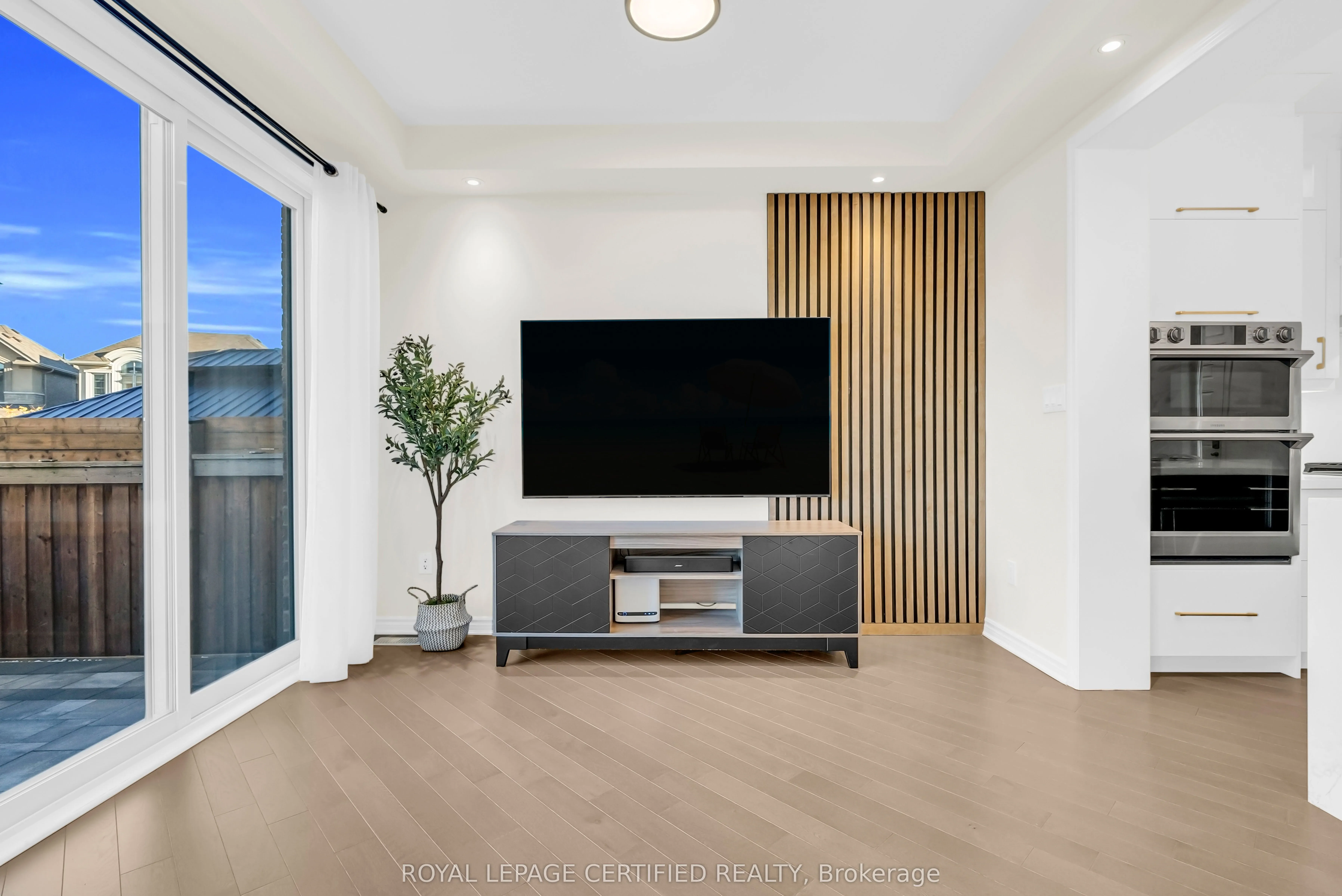1433 Sycamore Garden