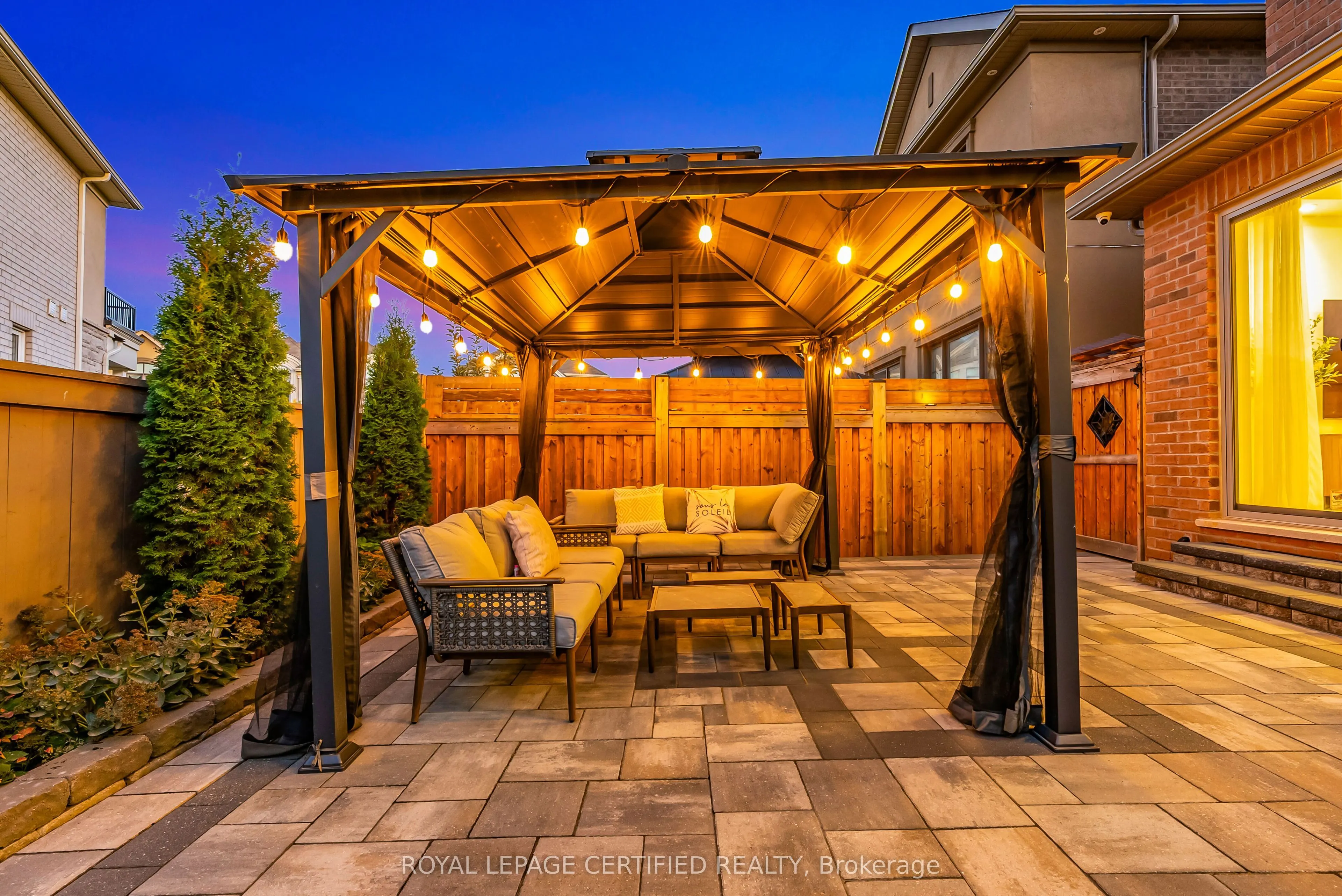 1433 Sycamore Garden