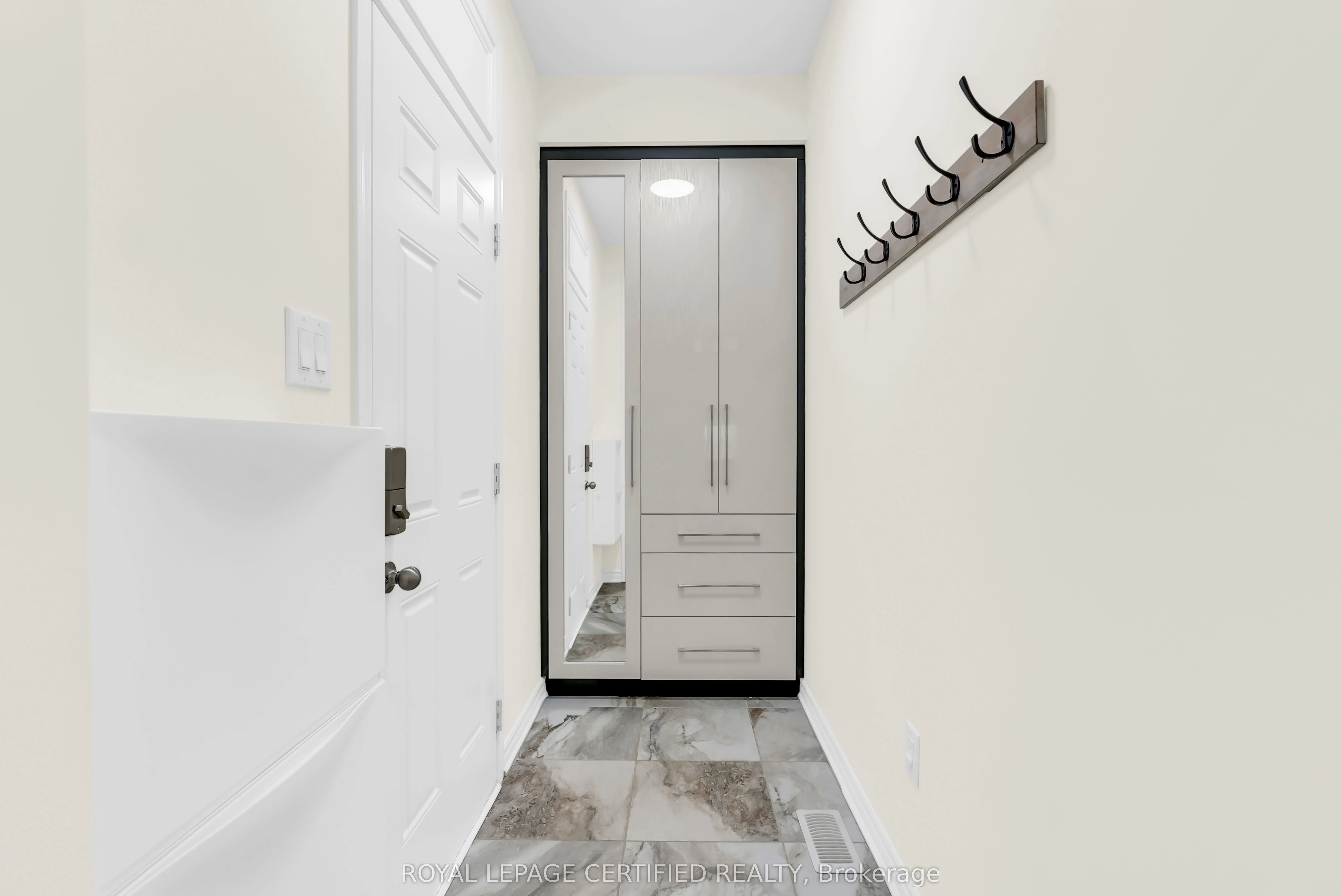 1433 Sycamore Garden
