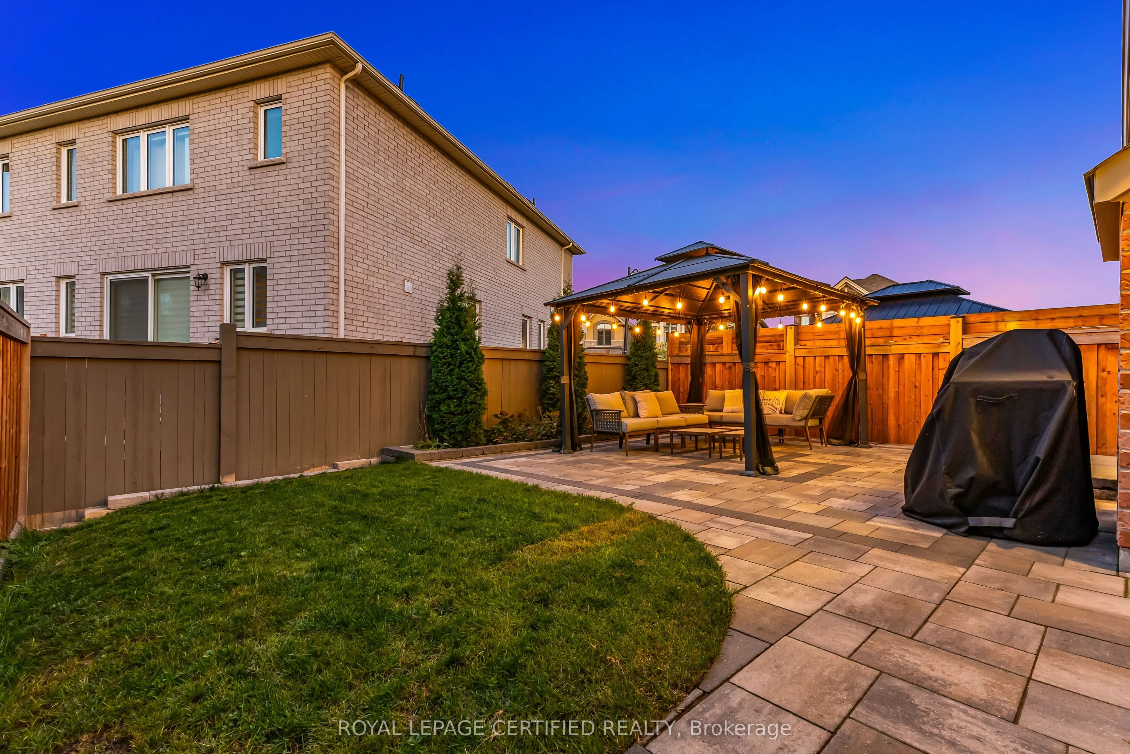 1433 Sycamore Garden