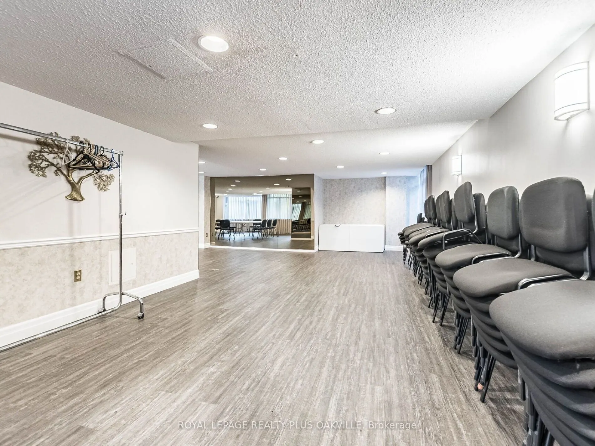 3100 Kirwin Avenue, #2006