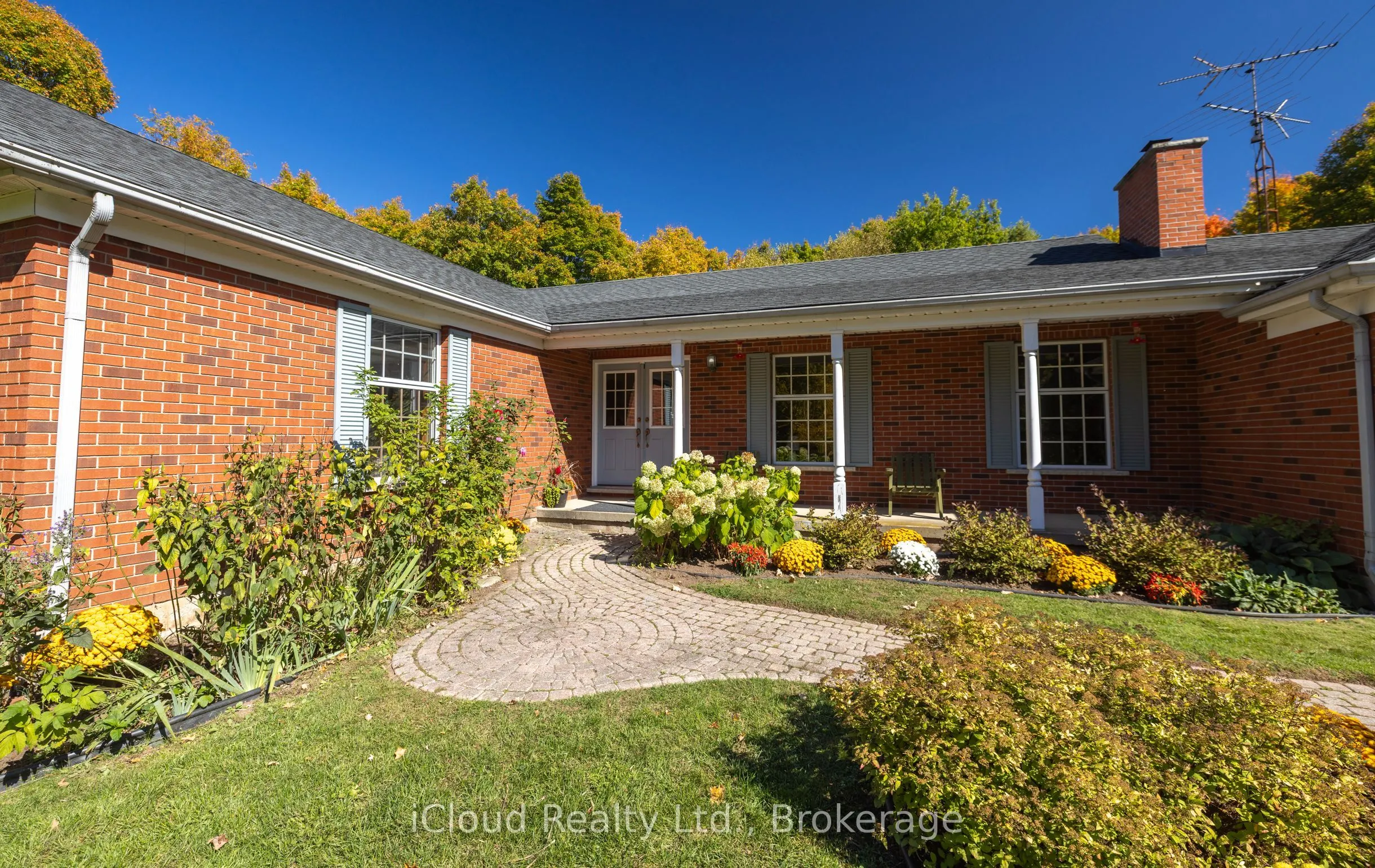 179 Main Street S