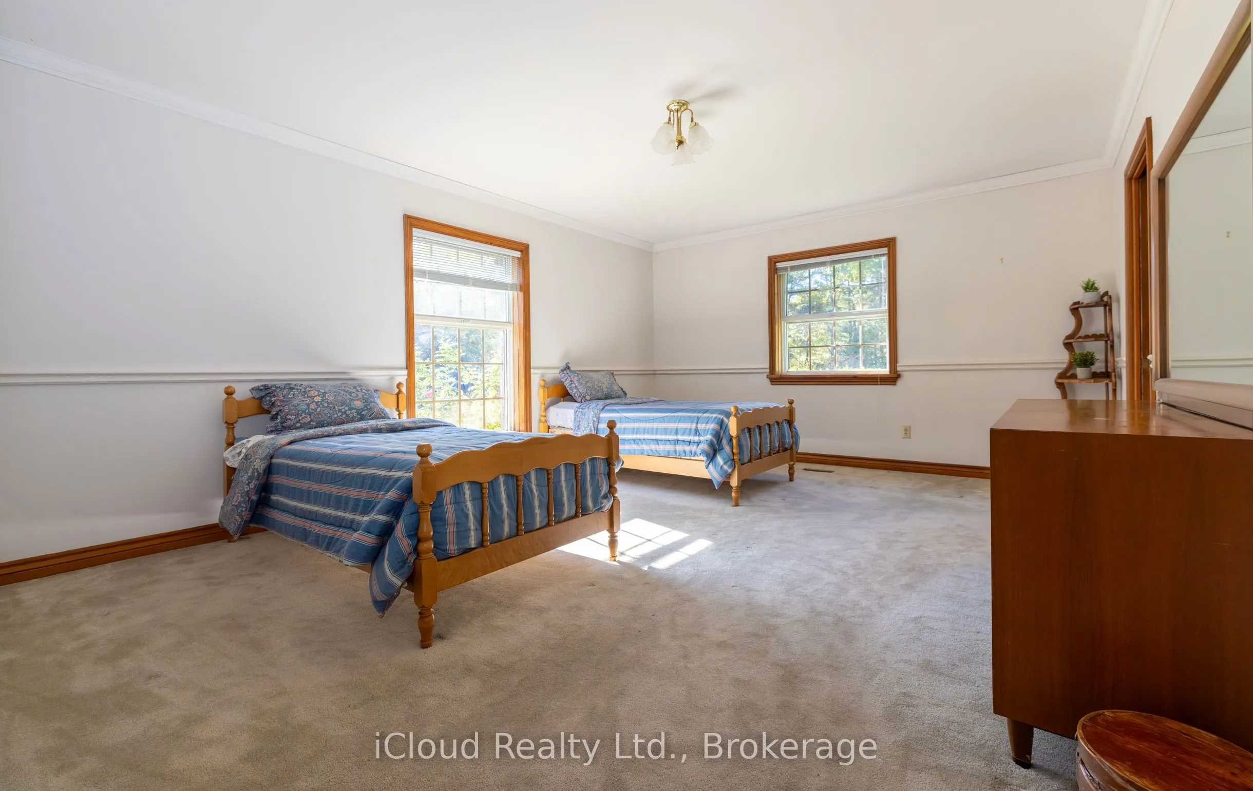 179 Main Street S