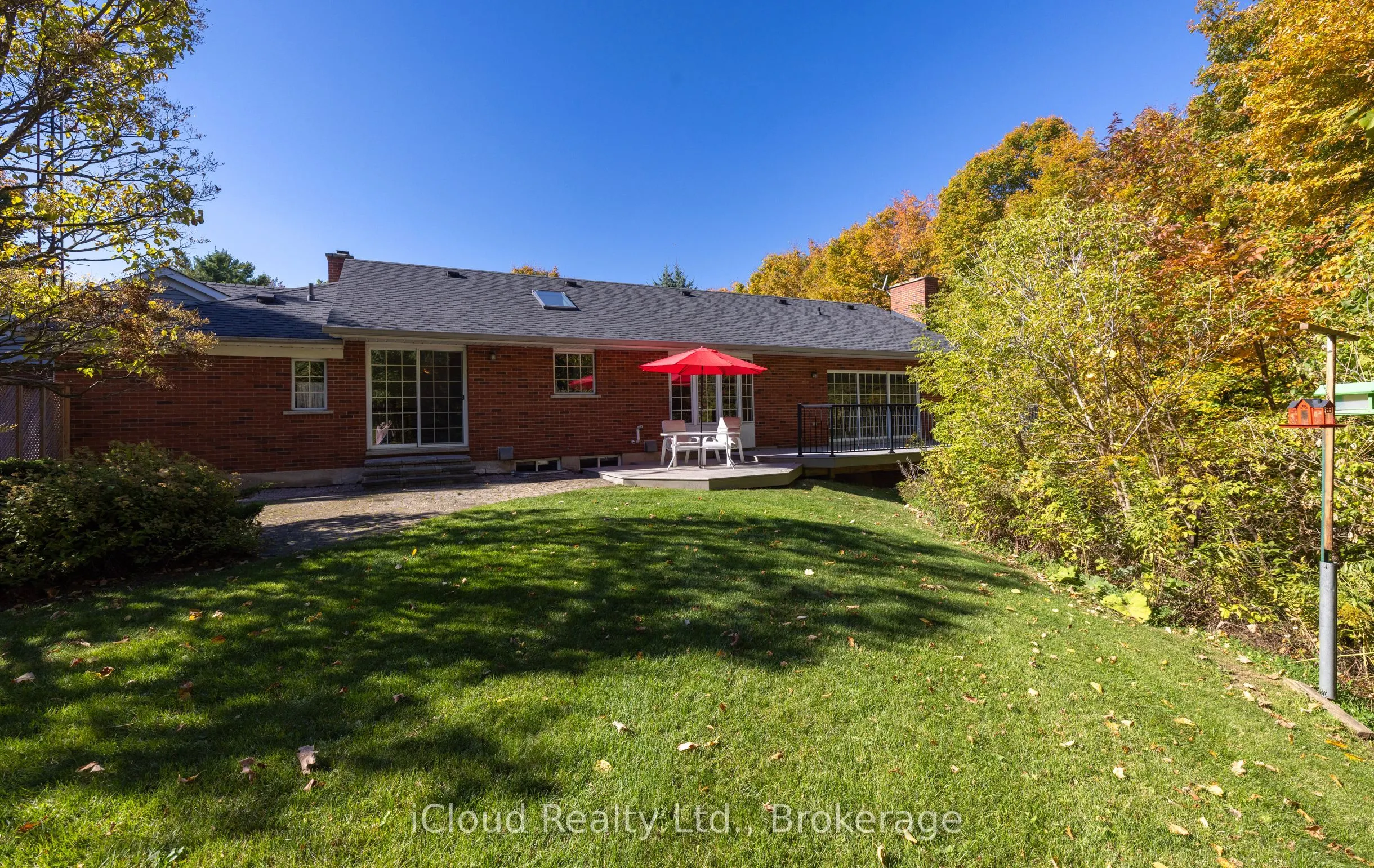 179 Main Street S