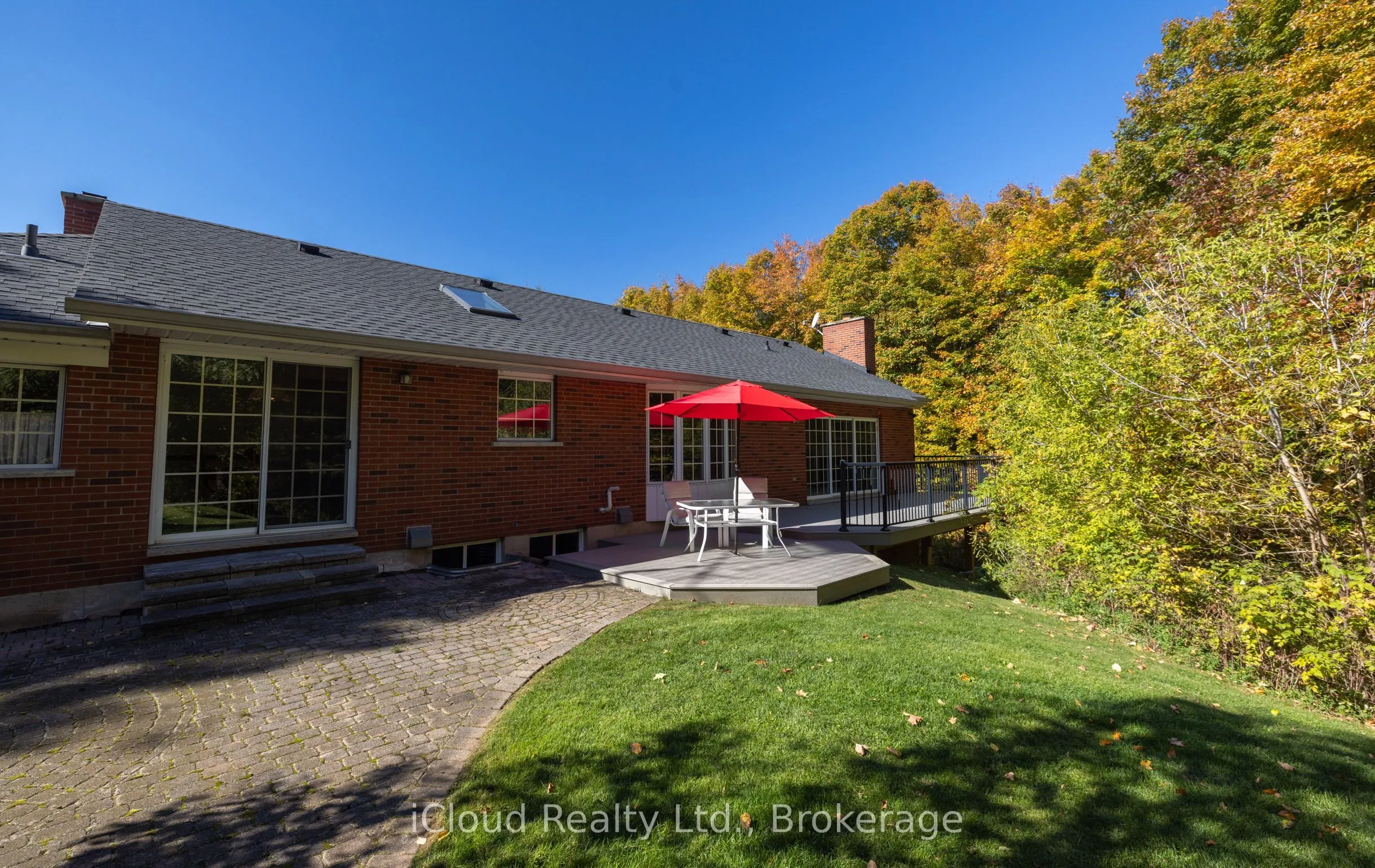 179 Main Street S