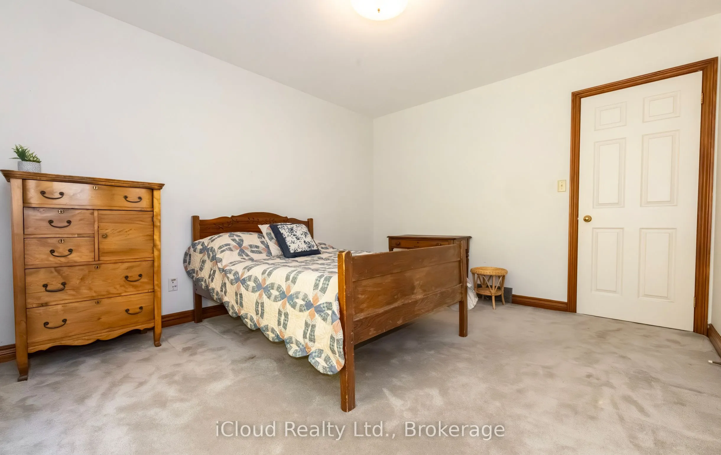 179 Main Street S