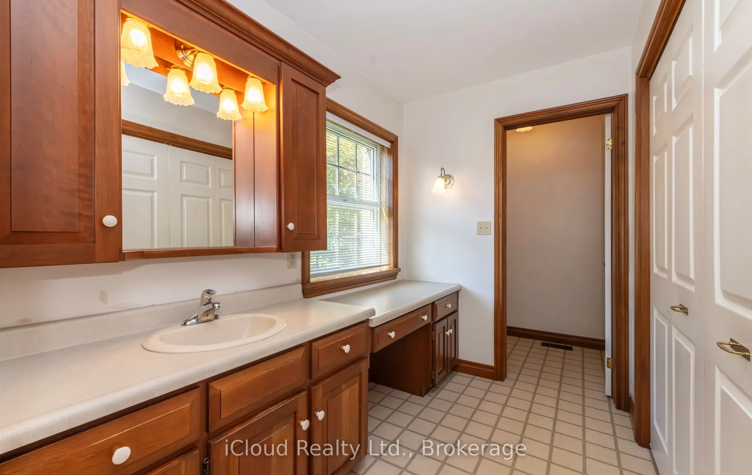 179 Main Street S