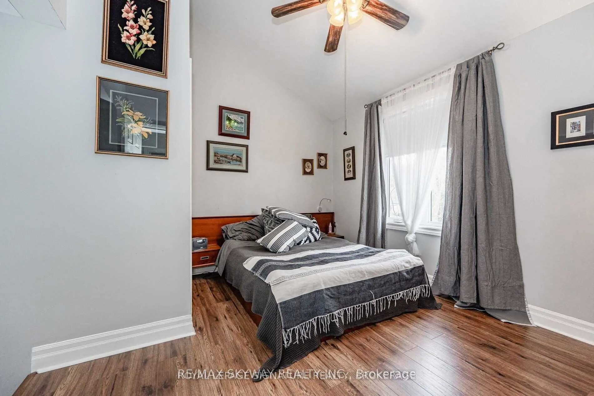 25 Mineola Road