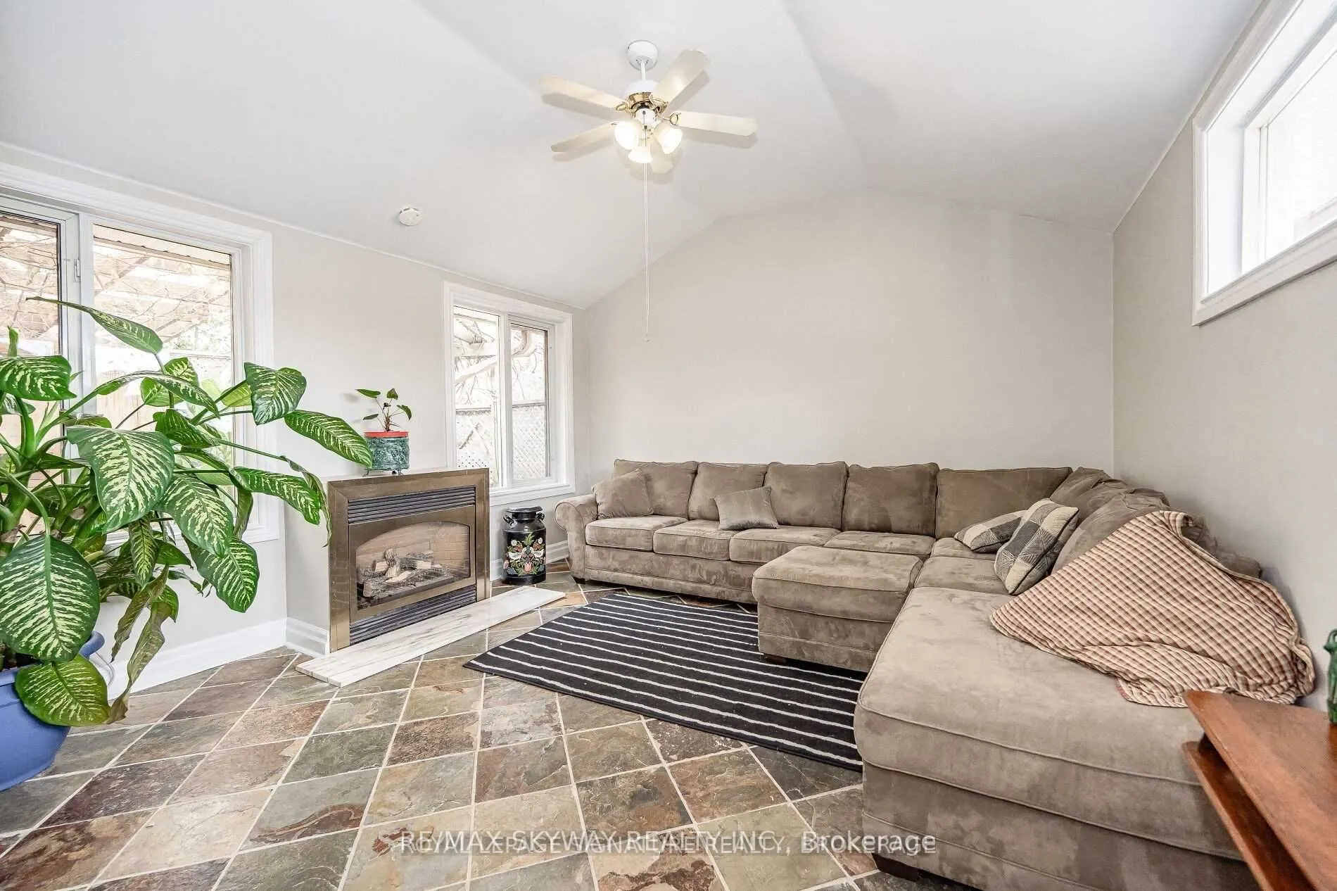 25 Mineola Road