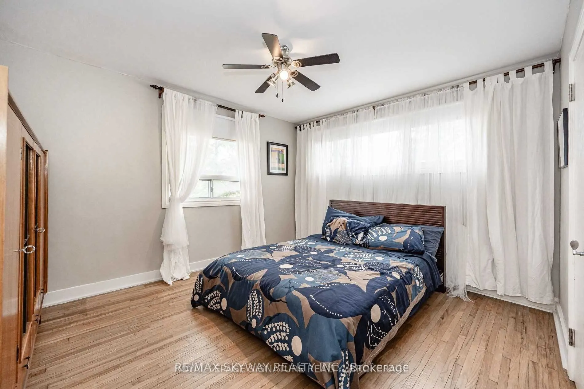 25 Mineola Road