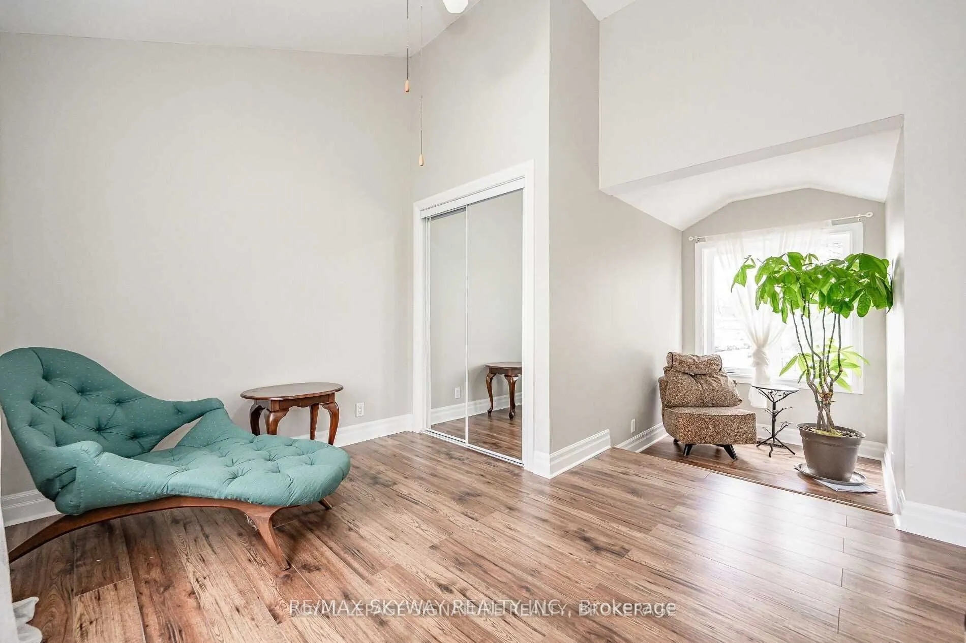 25 Mineola Road