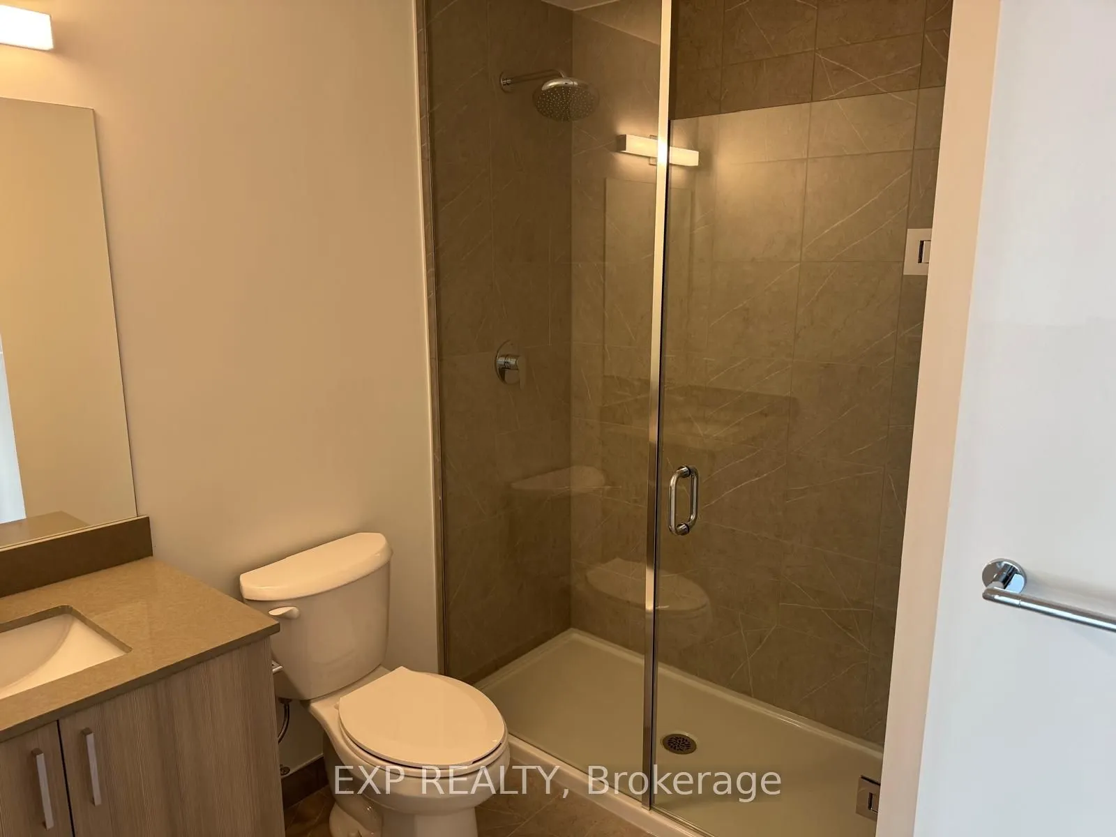1005 Dundas St E Street, #566