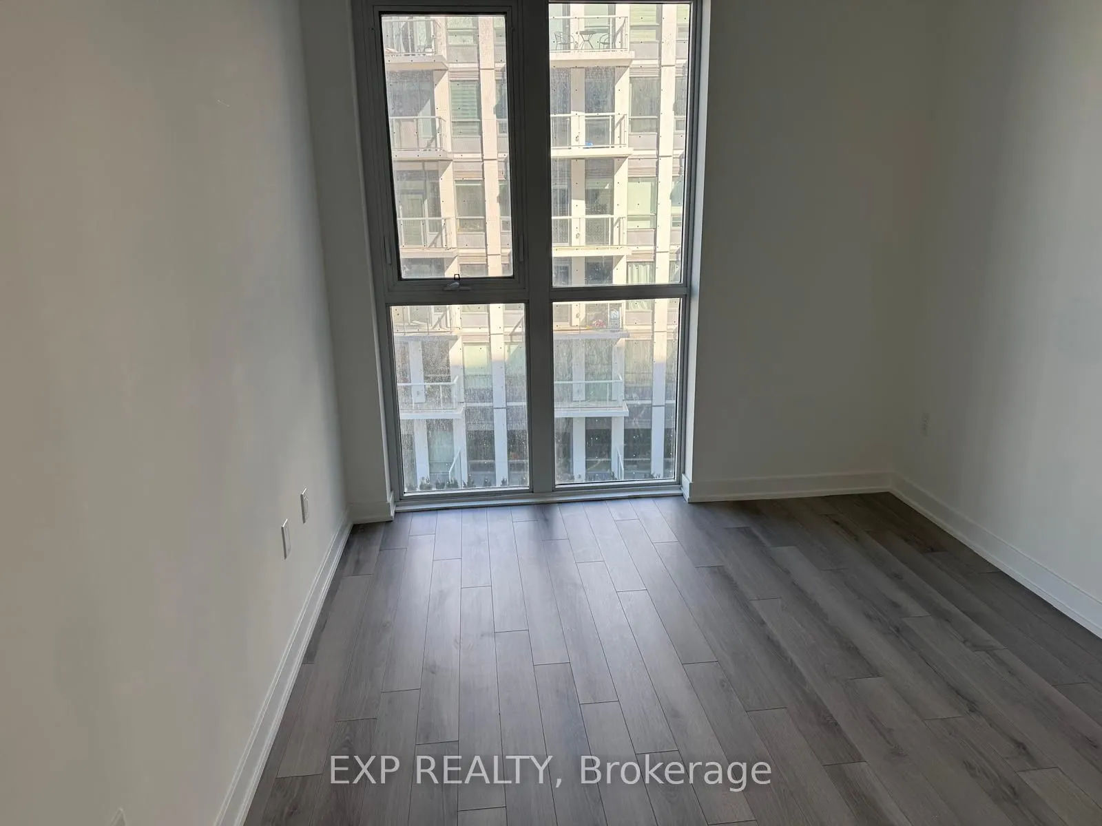 1005 Dundas St E Street, #566
