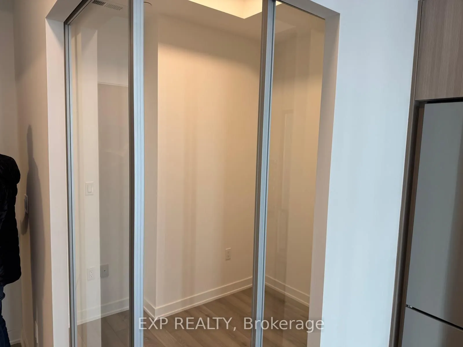 1005 Dundas St E Street, #566
