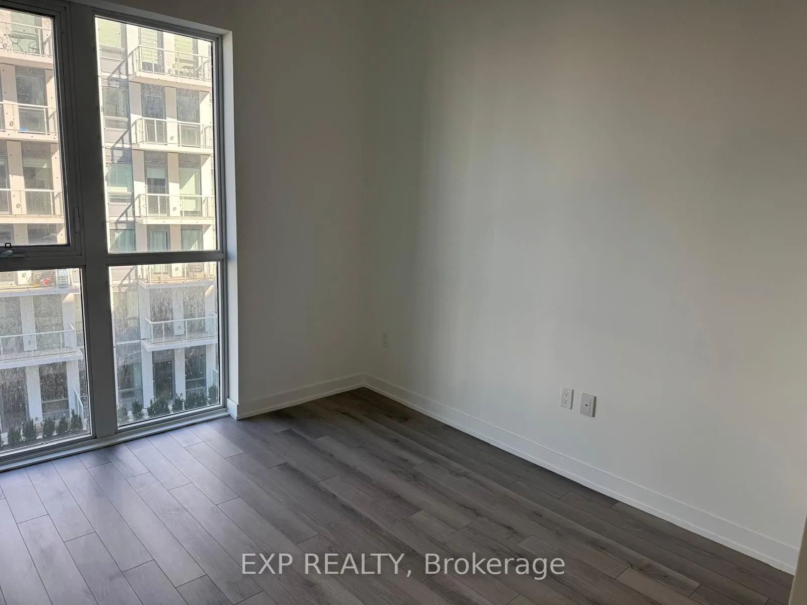 1005 Dundas St E Street, #566