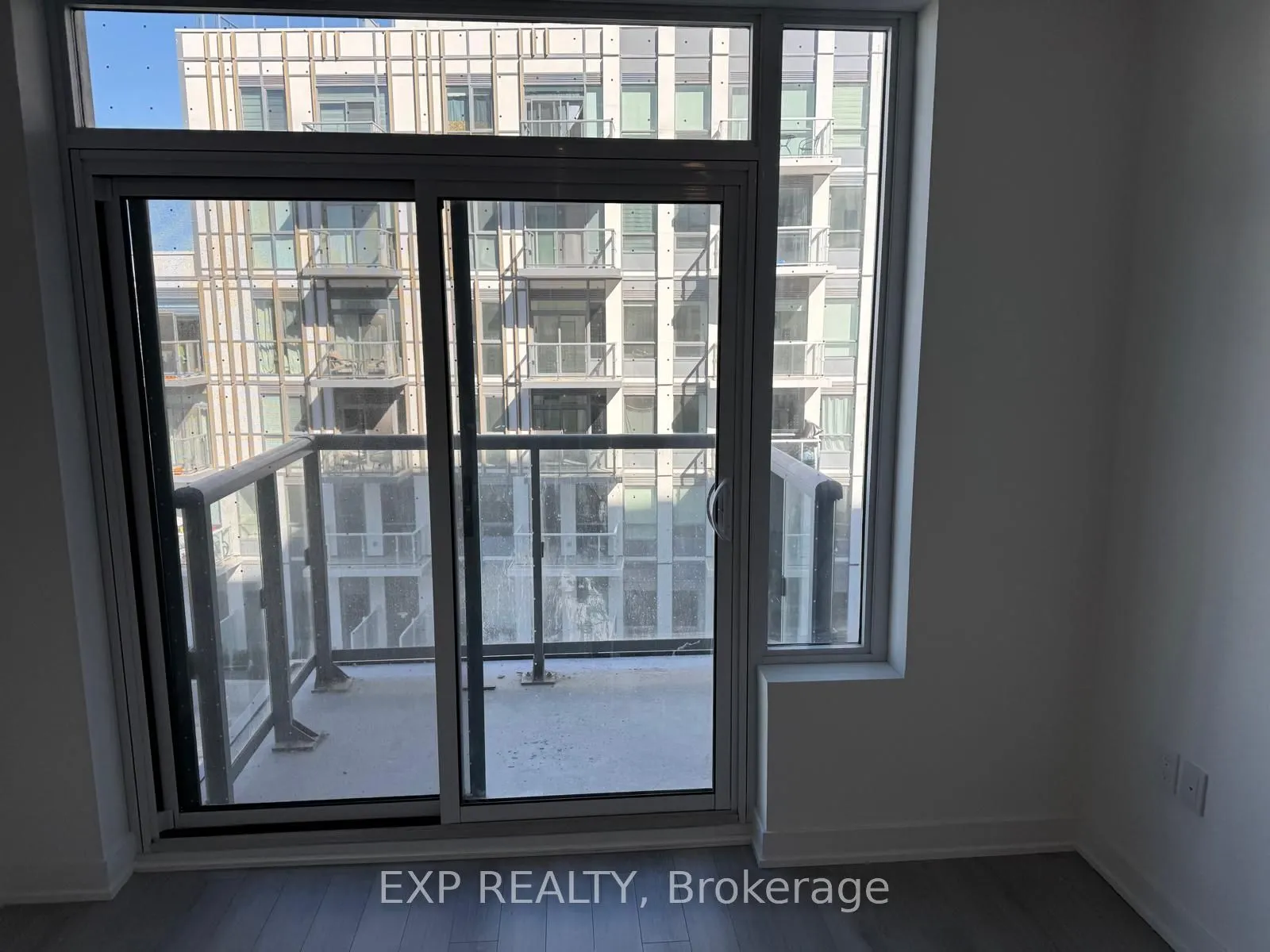 1005 Dundas St E Street, #566