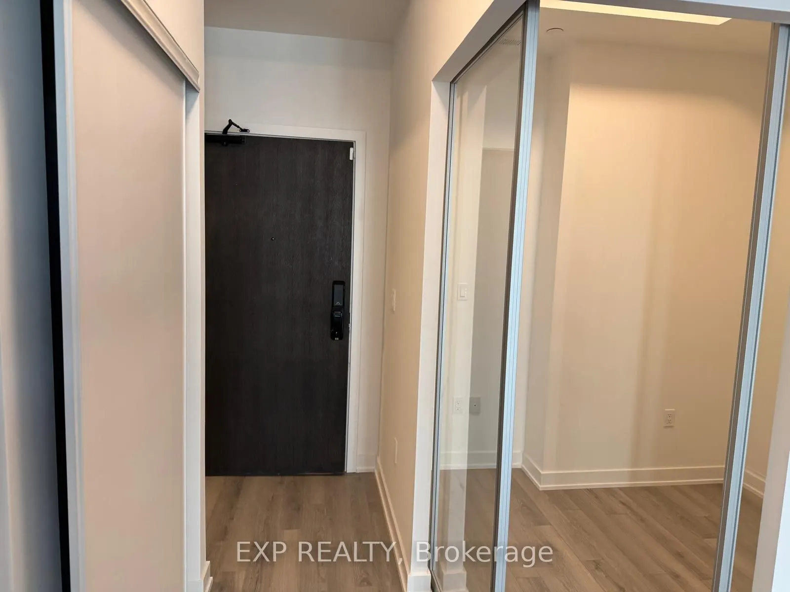 1005 Dundas St E Street, #566