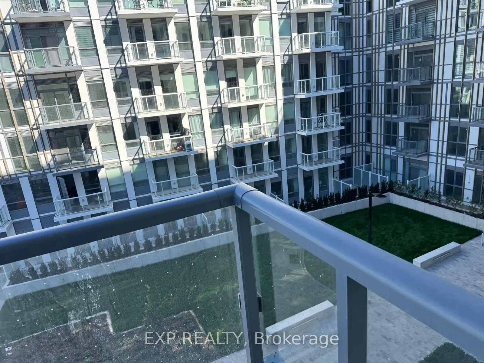 1005 Dundas St E Street, #566