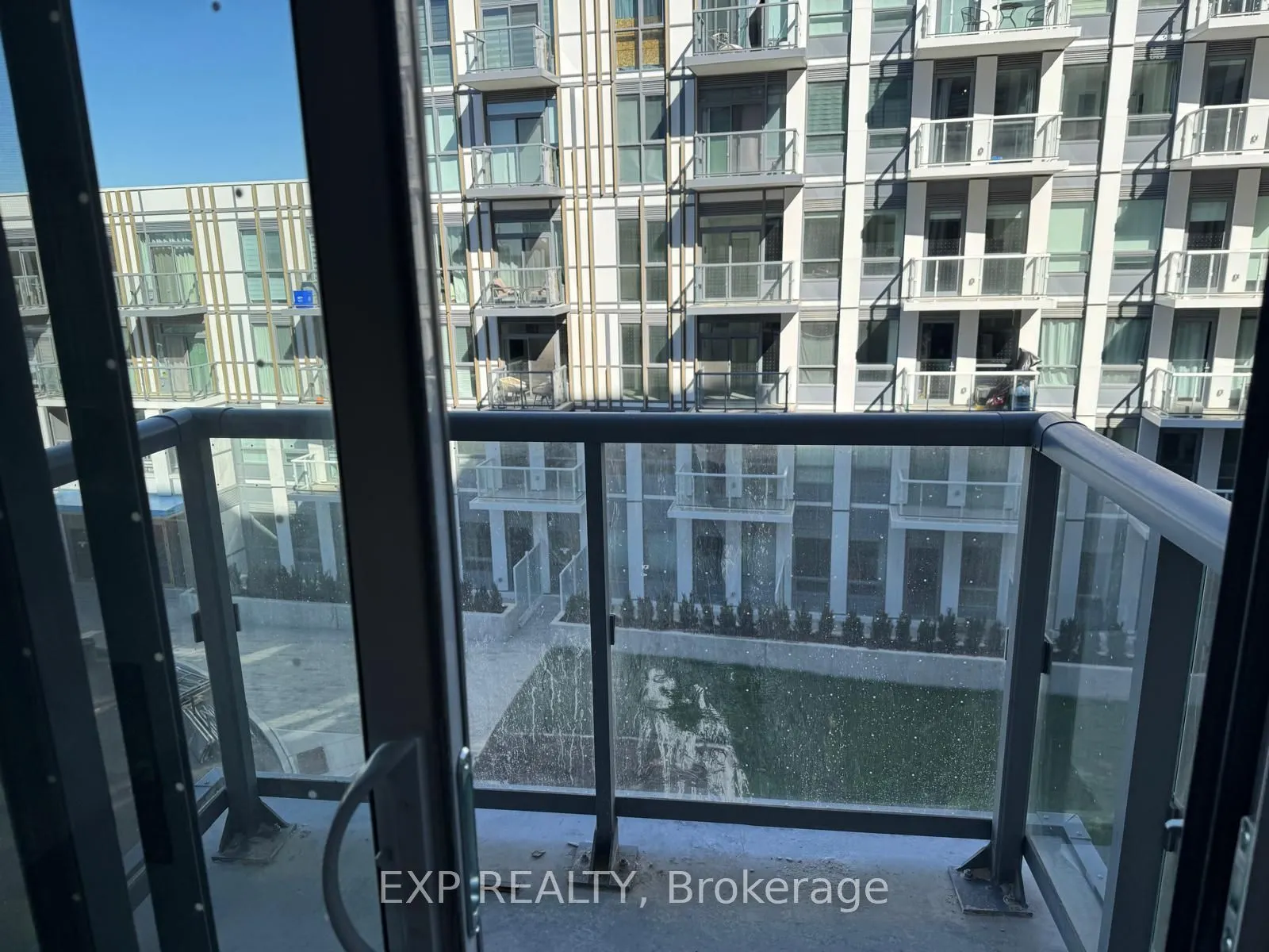 1005 Dundas St E Street, #566