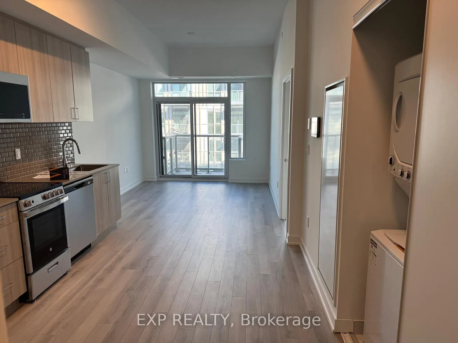 1005 Dundas St E Street, #566