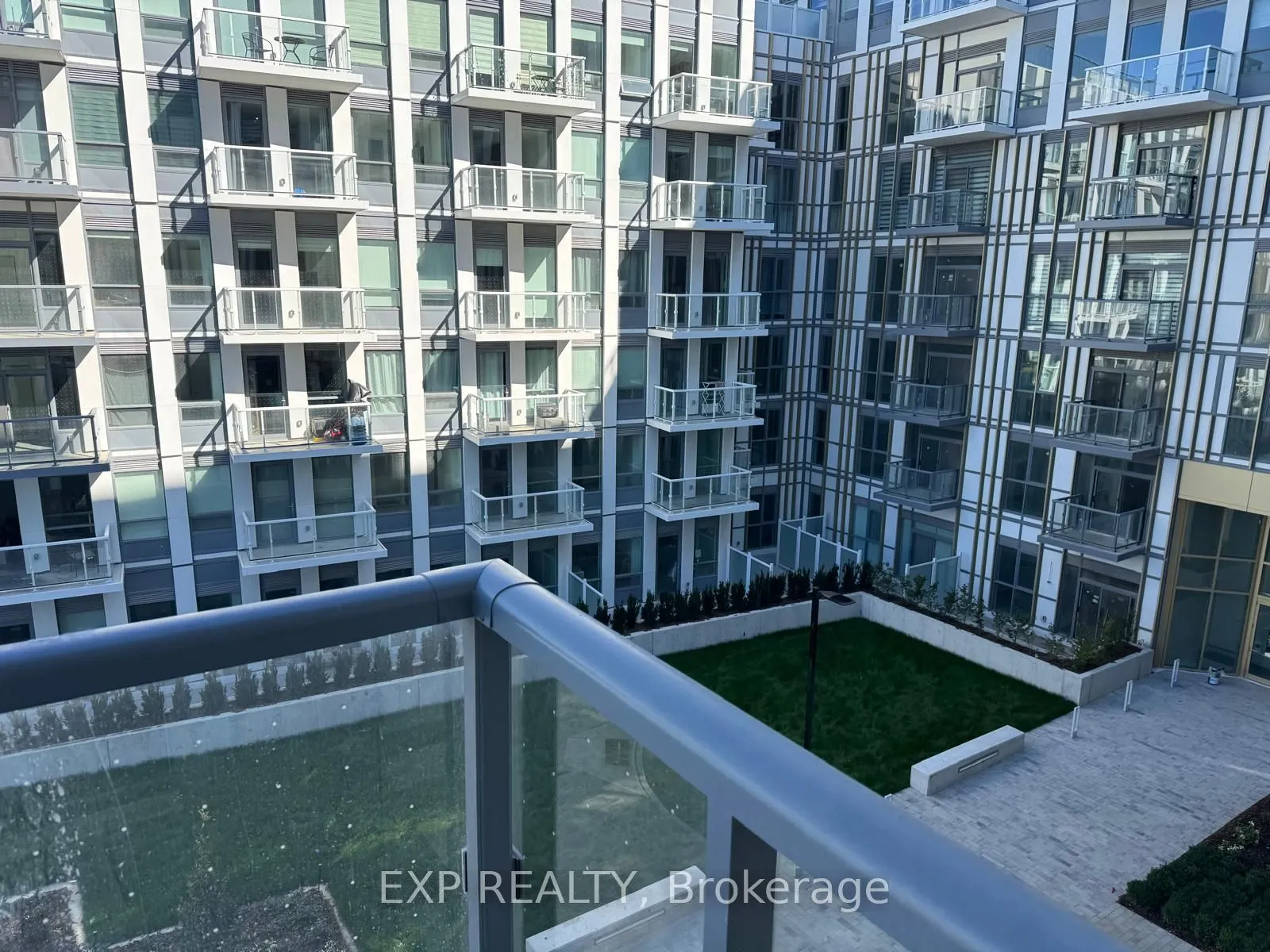 1005 Dundas St E Street, #566