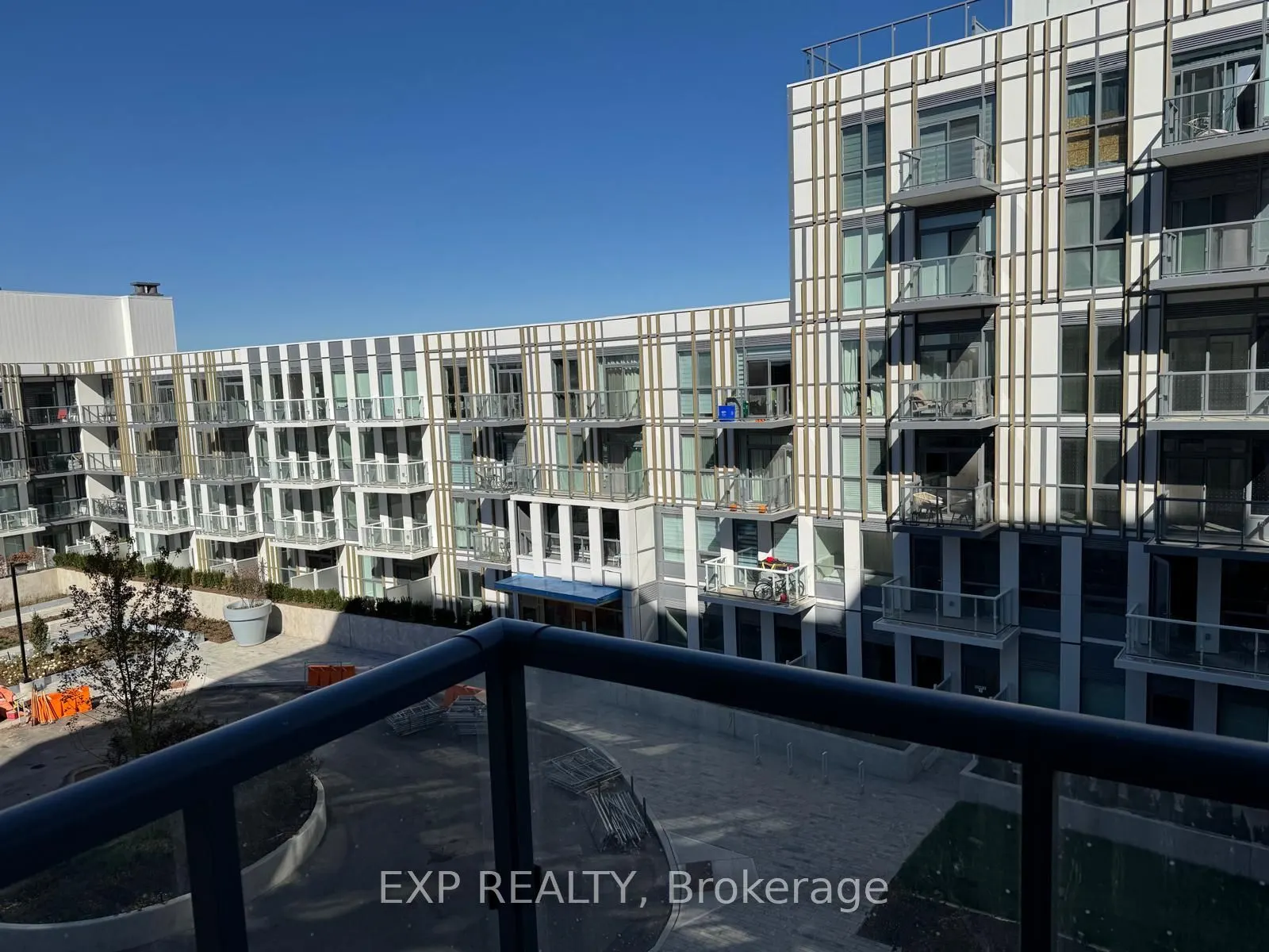 1005 Dundas St E Street, #566