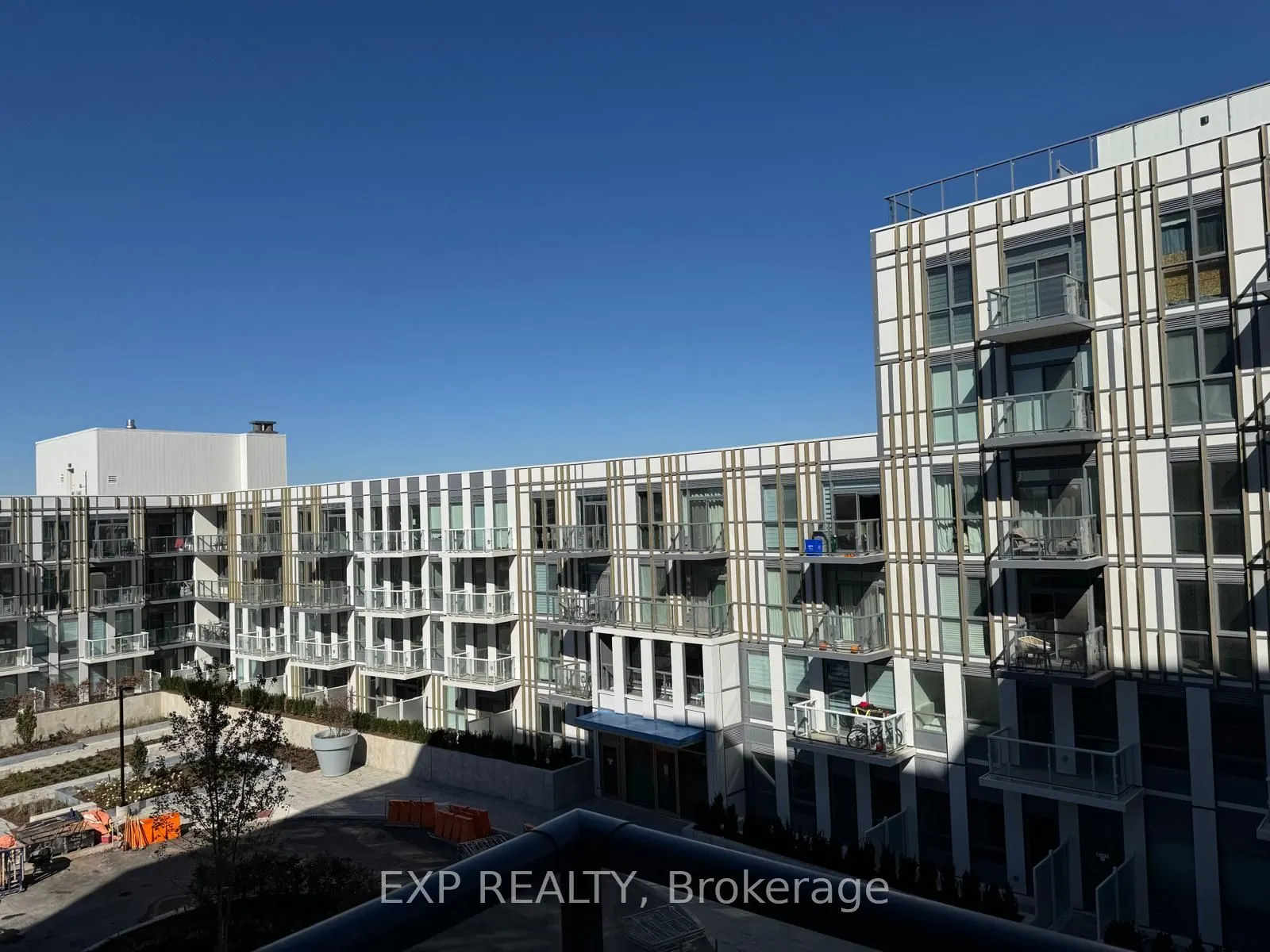 1005 Dundas St E Street, #566