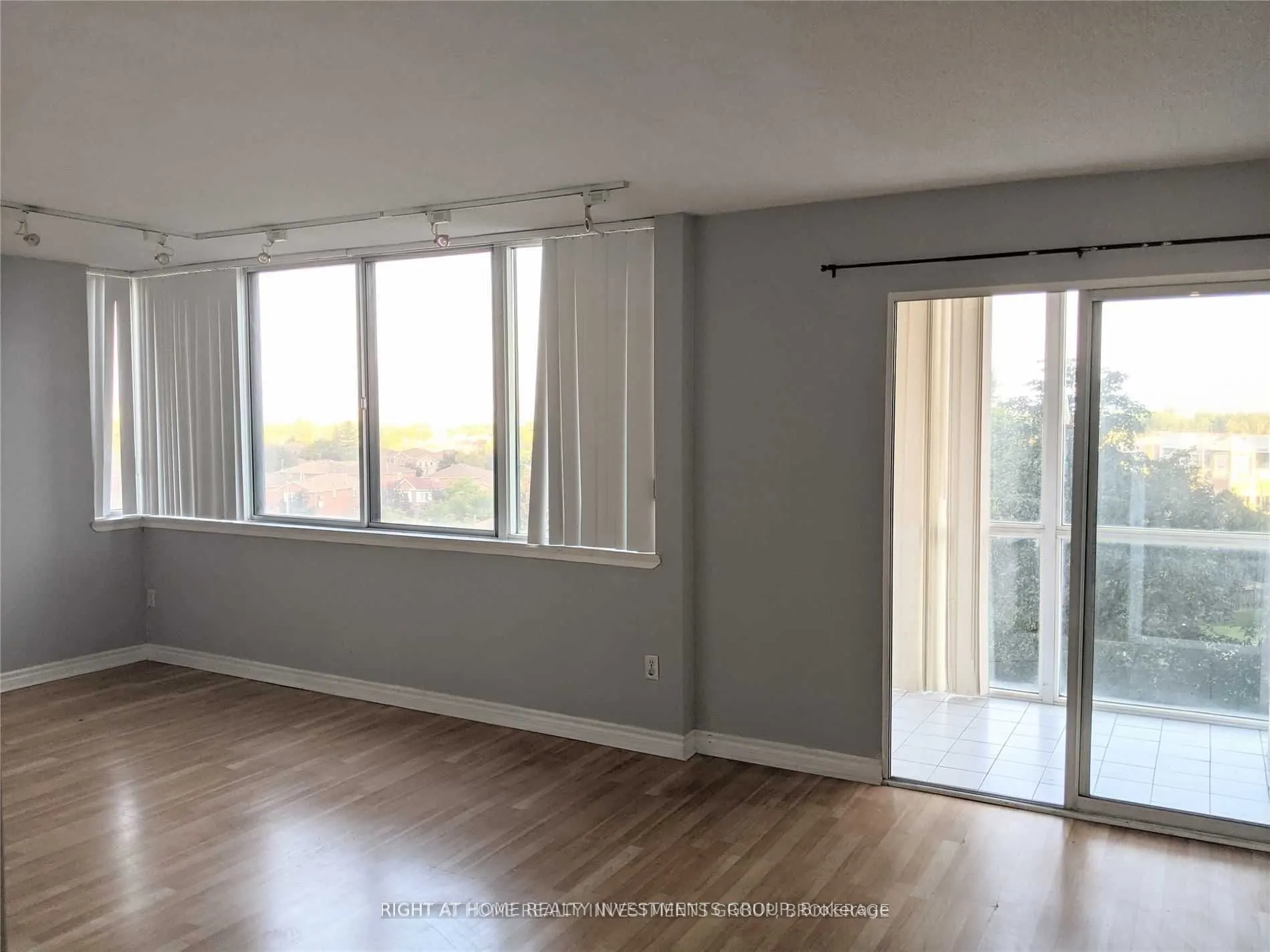 350 Webb Drive, #512