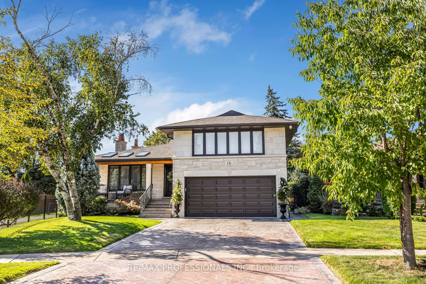16 Woodpark Road