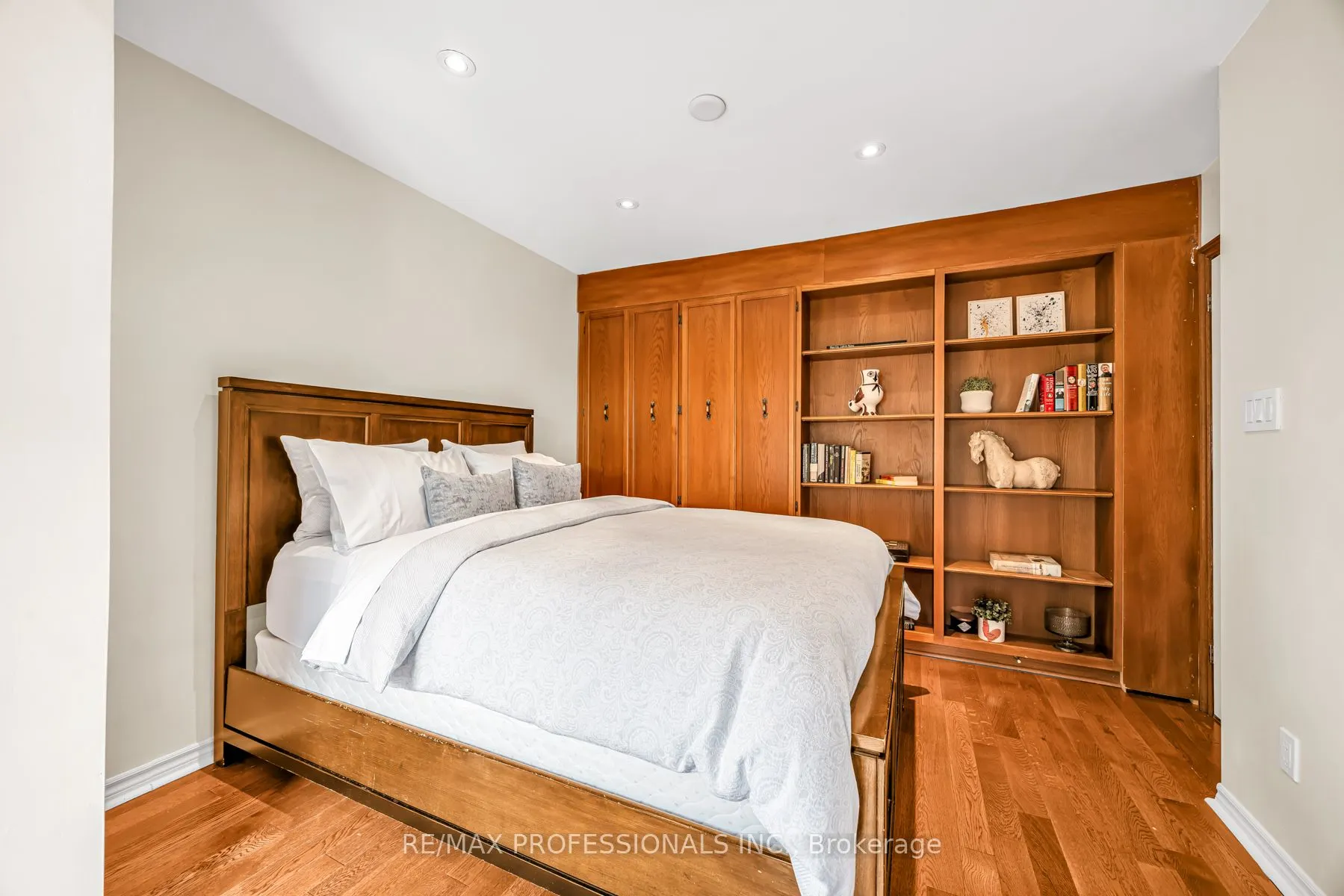 16 Woodpark Road