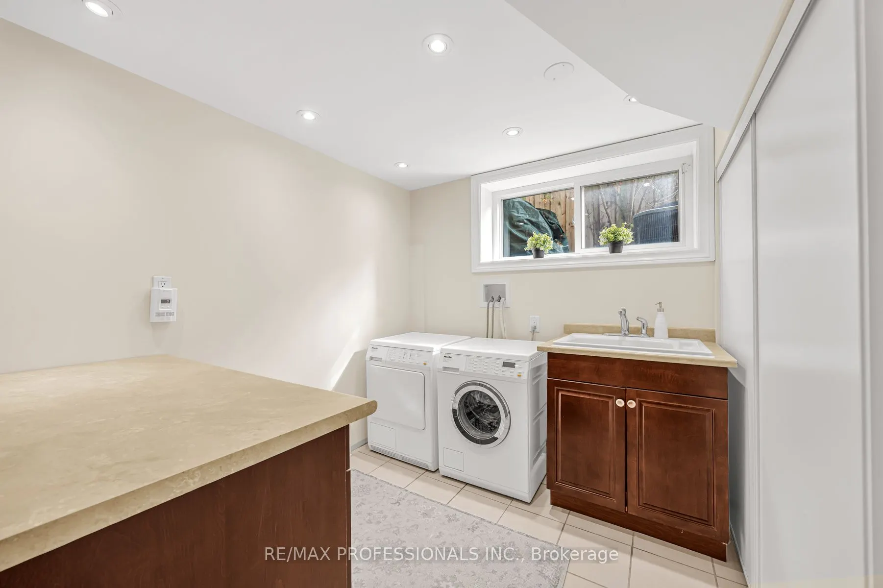 16 Woodpark Road