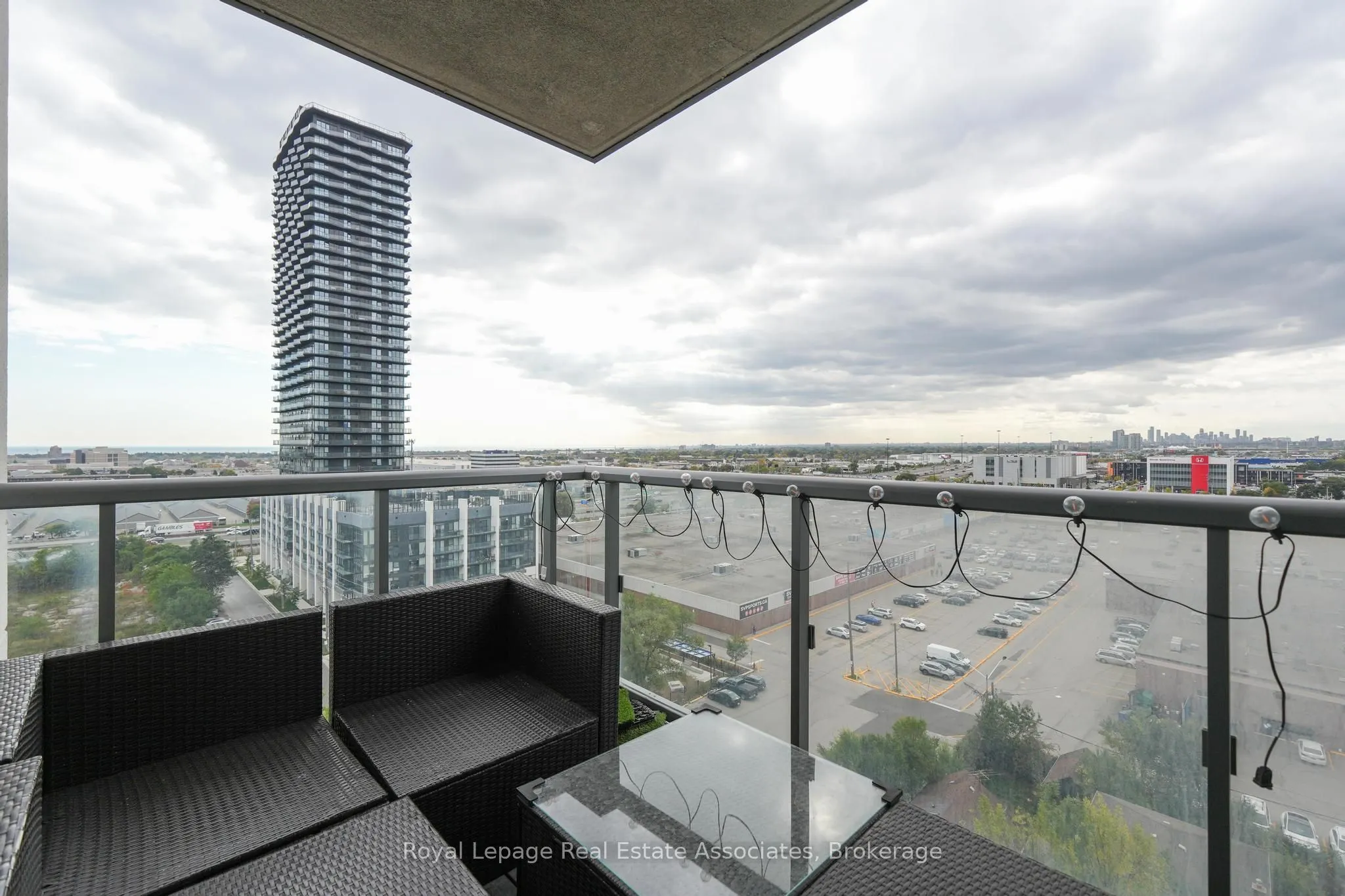 15 Zorra Street, #1007