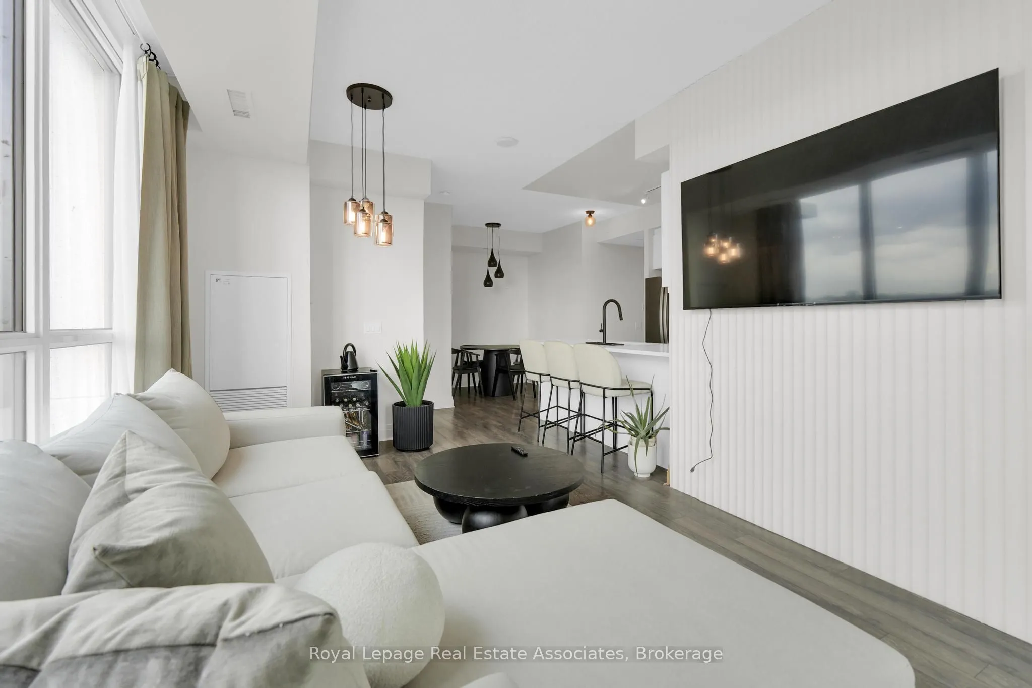 15 Zorra Street, #1007