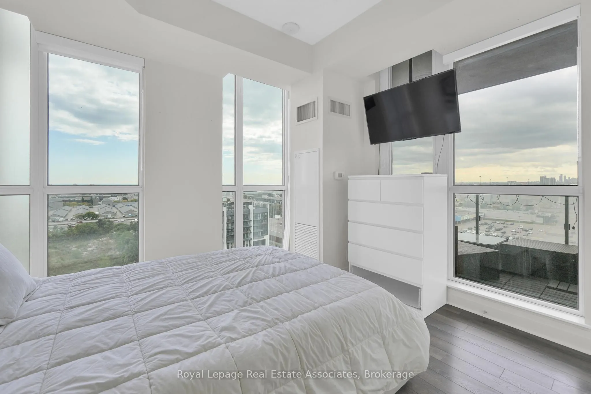 15 Zorra Street, #1007
