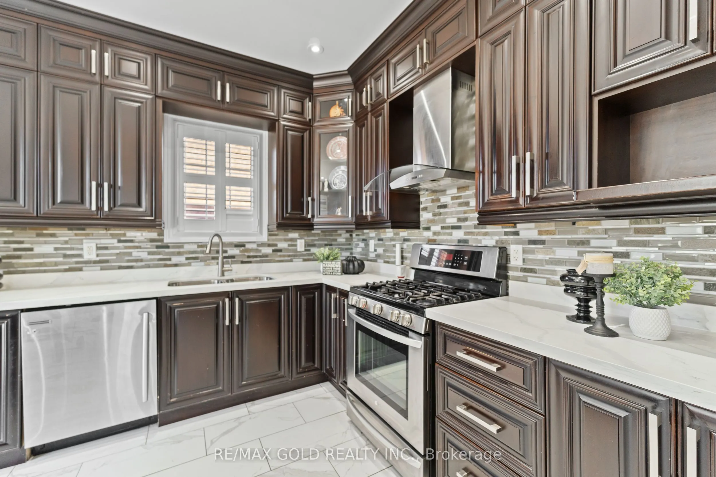 2 Revelstoke Place