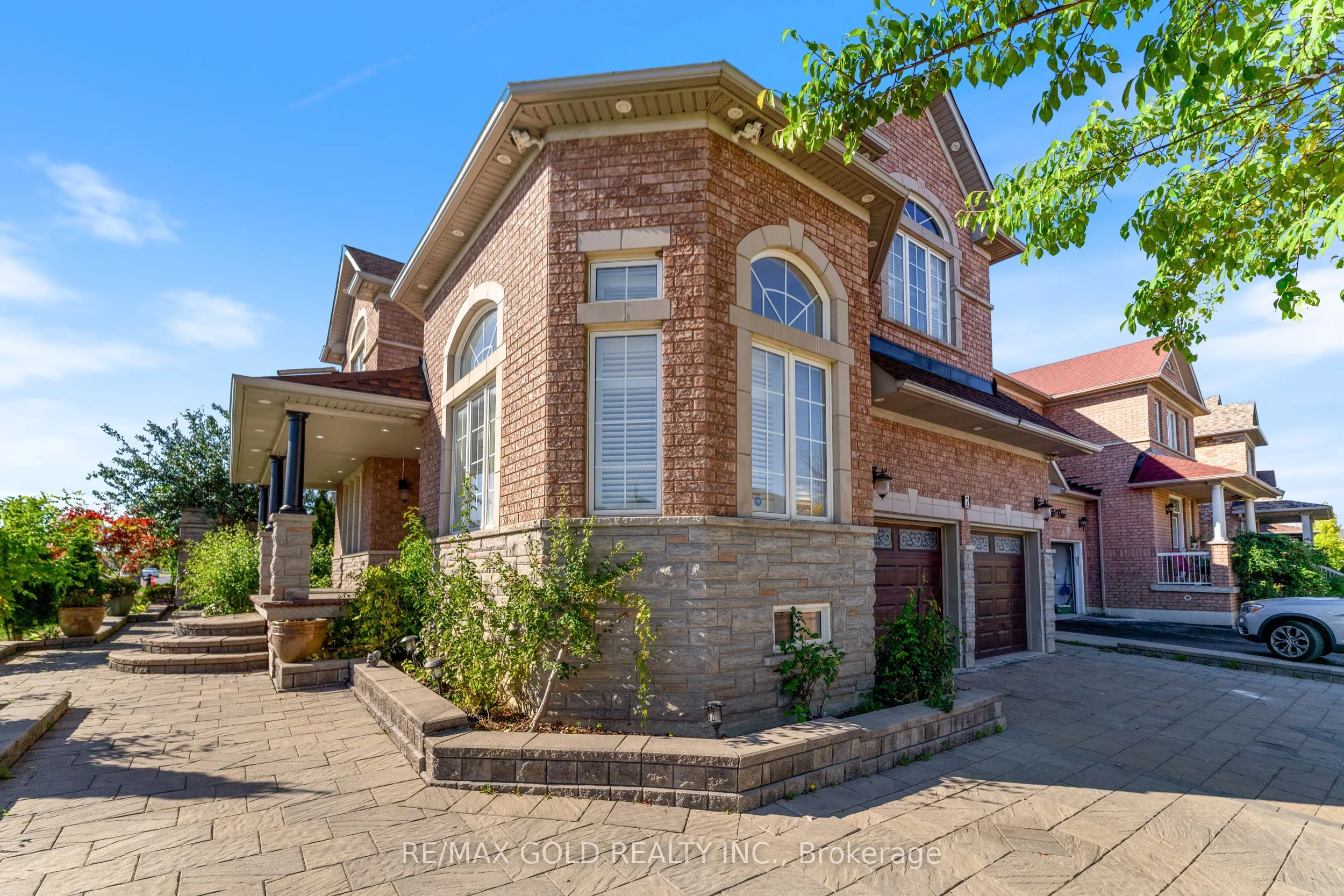 2 Revelstoke Place