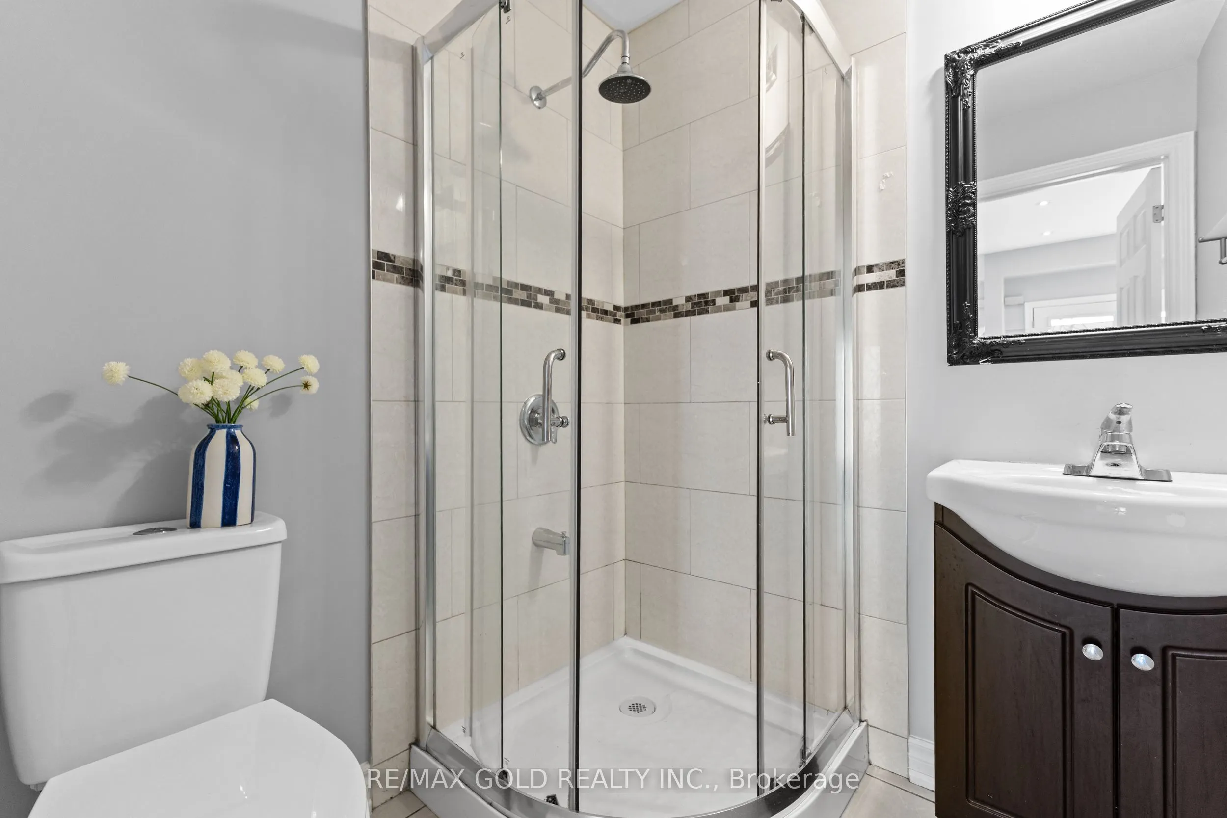 2 Revelstoke Place