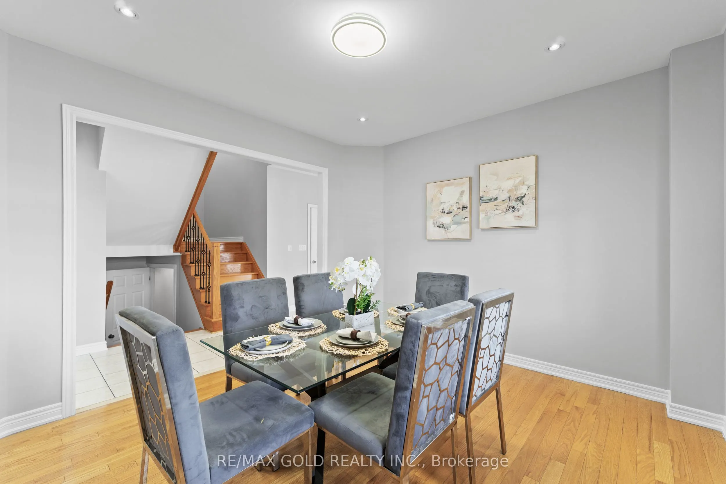 2 Revelstoke Place