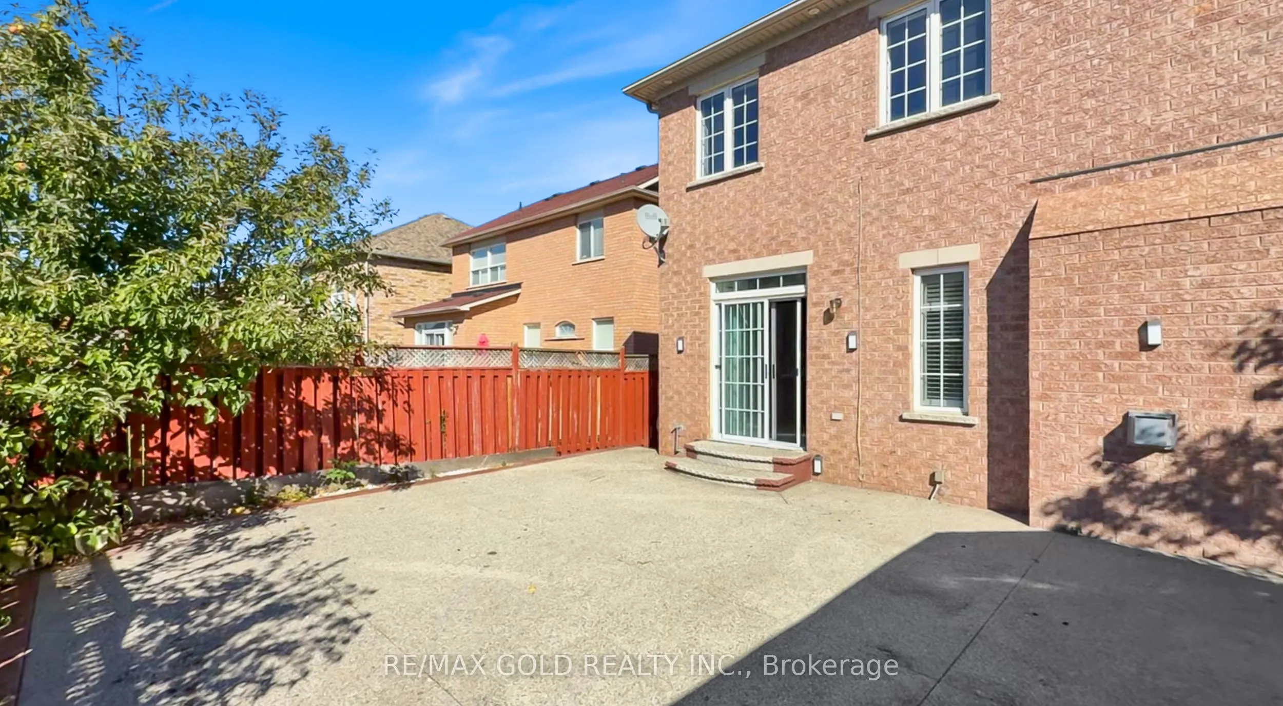2 Revelstoke Place