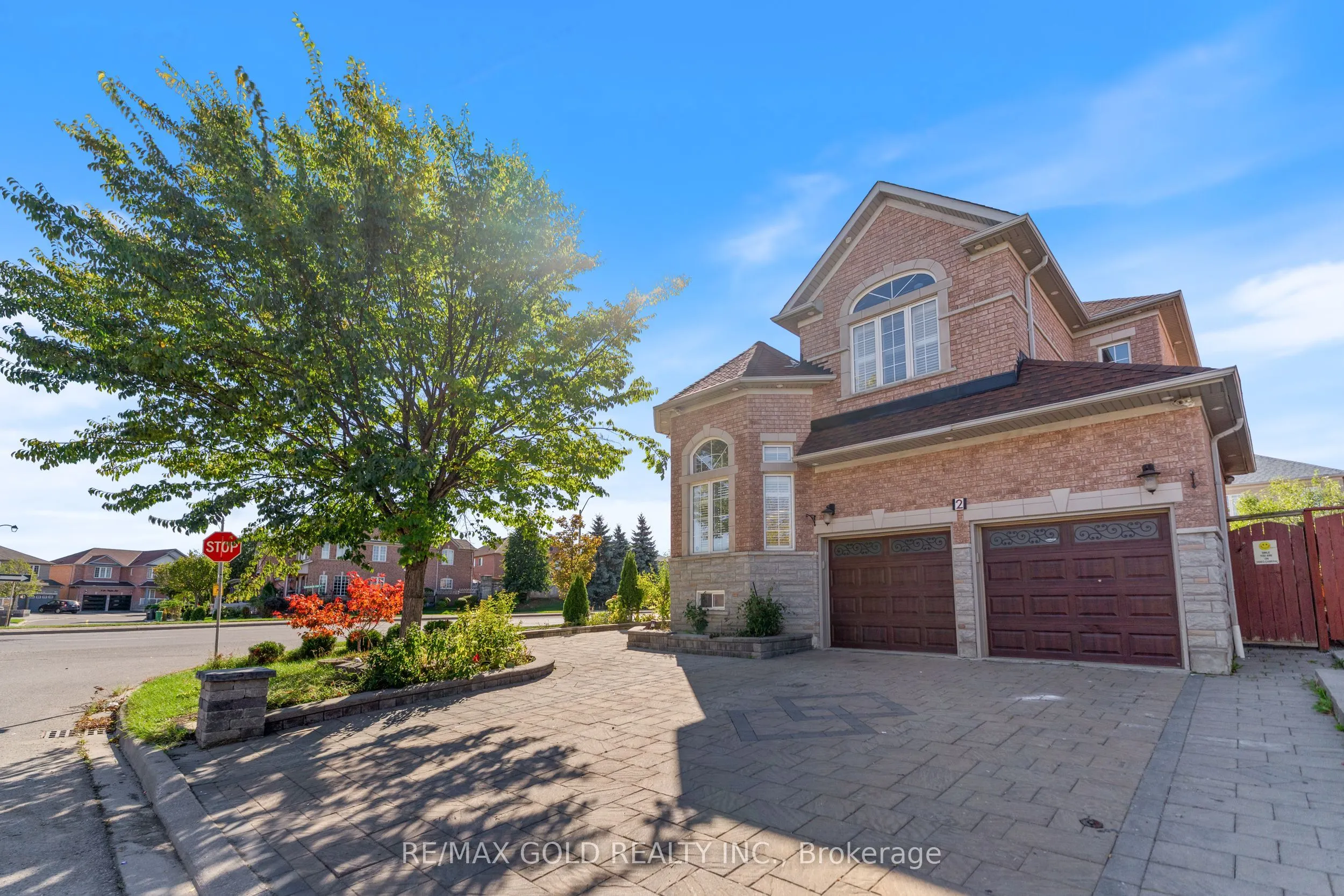 2 Revelstoke Place
