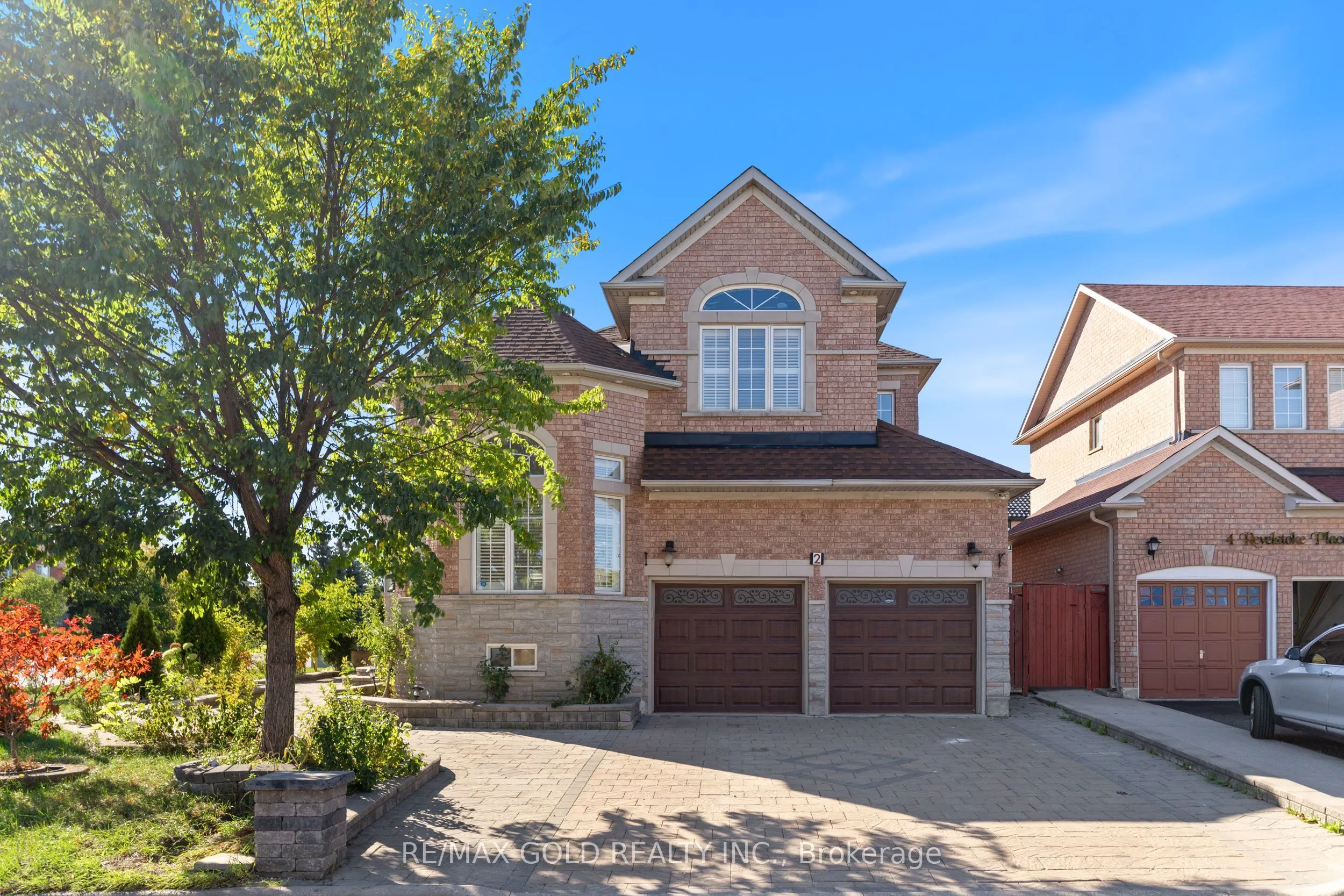 2 Revelstoke Place