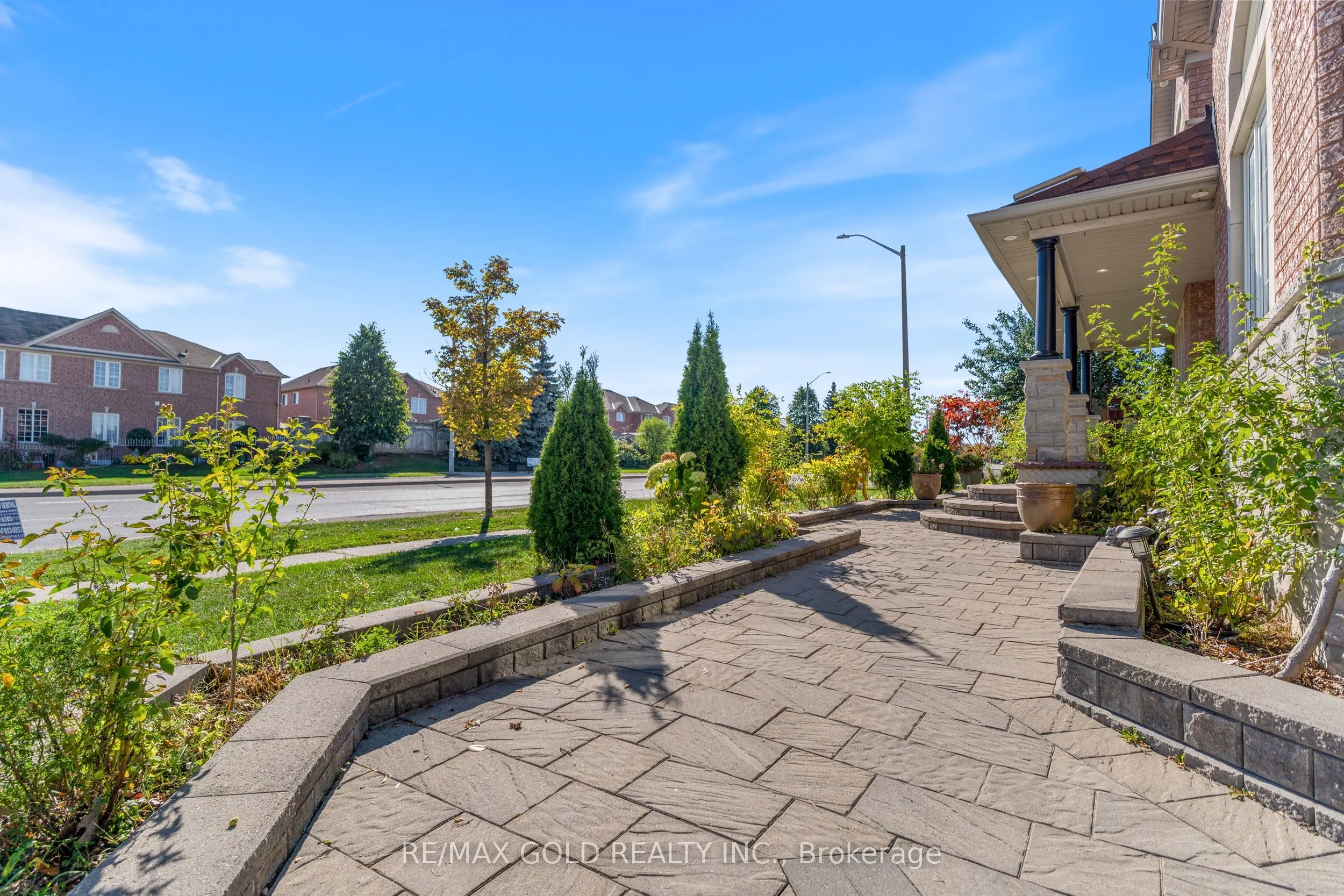 2 Revelstoke Place