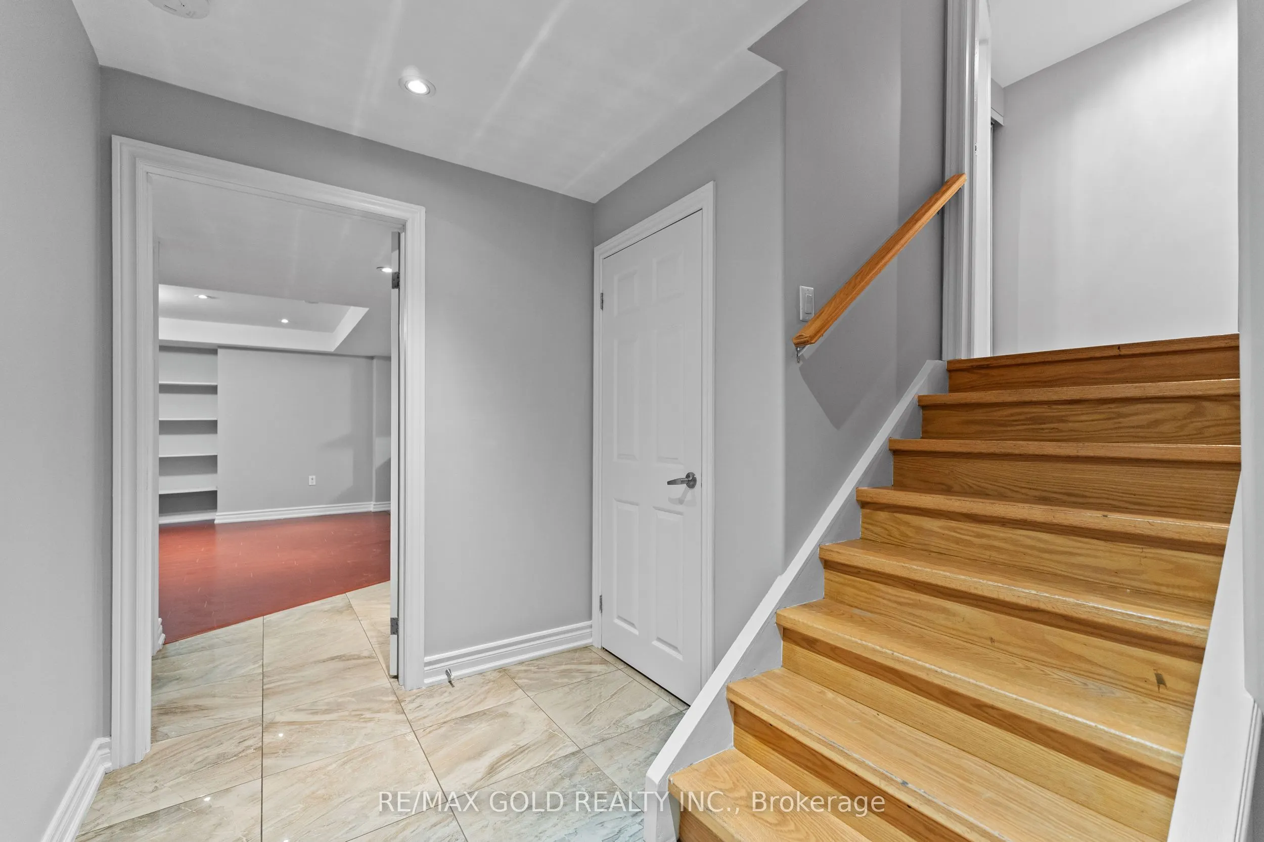 2 Revelstoke Place