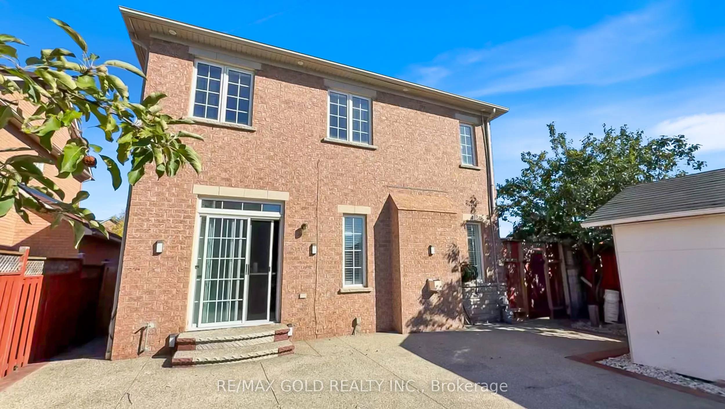 2 Revelstoke Place