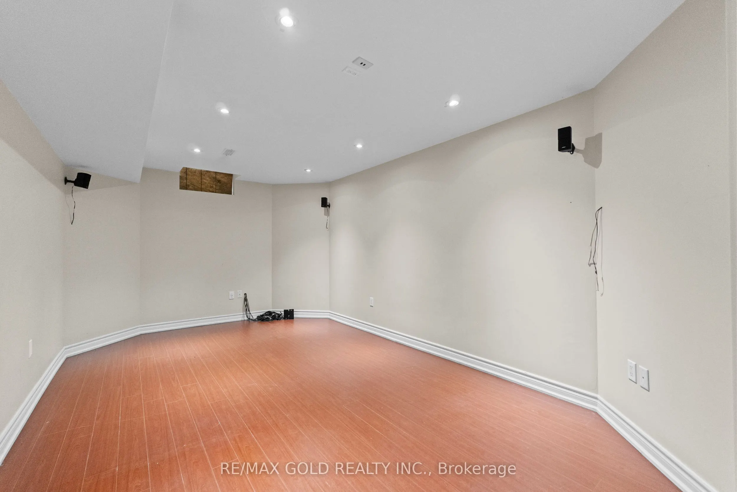 2 Revelstoke Place