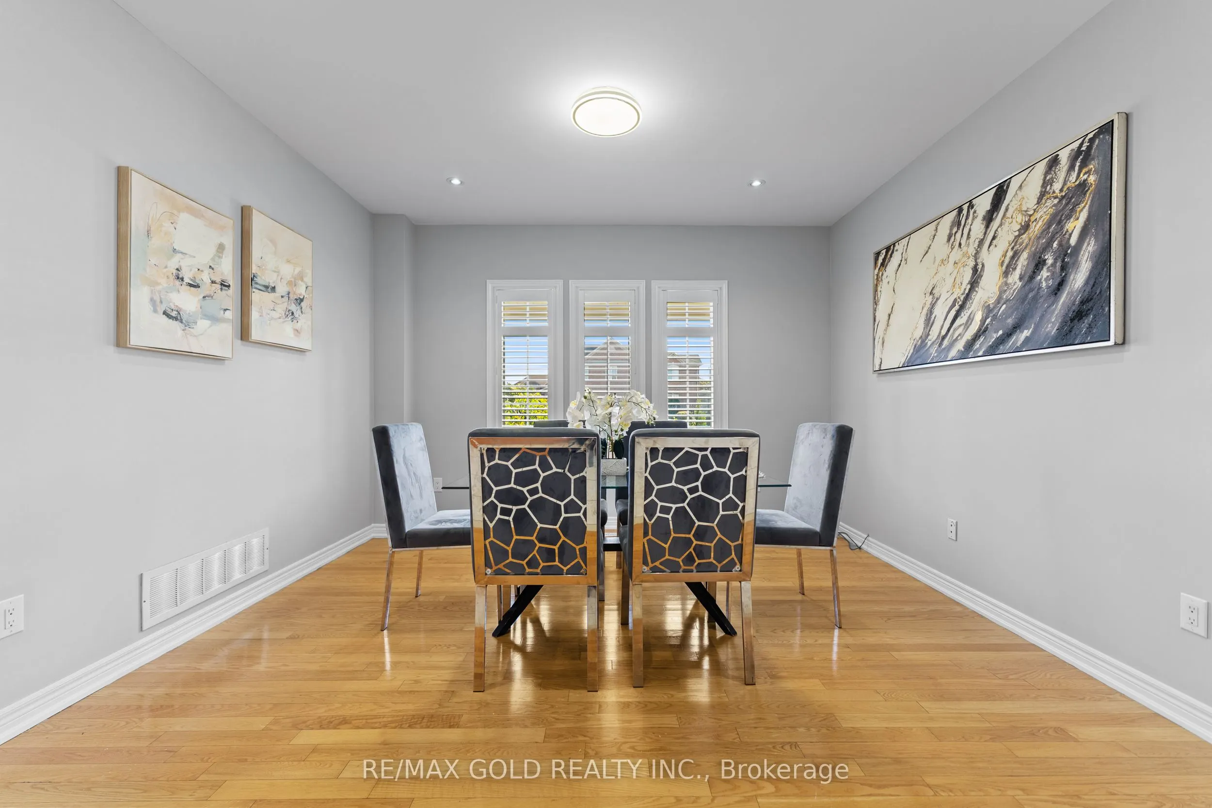 2 Revelstoke Place