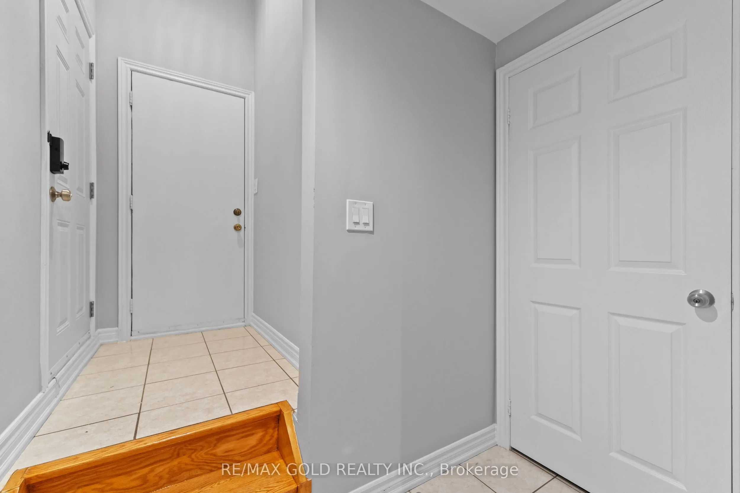 2 Revelstoke Place