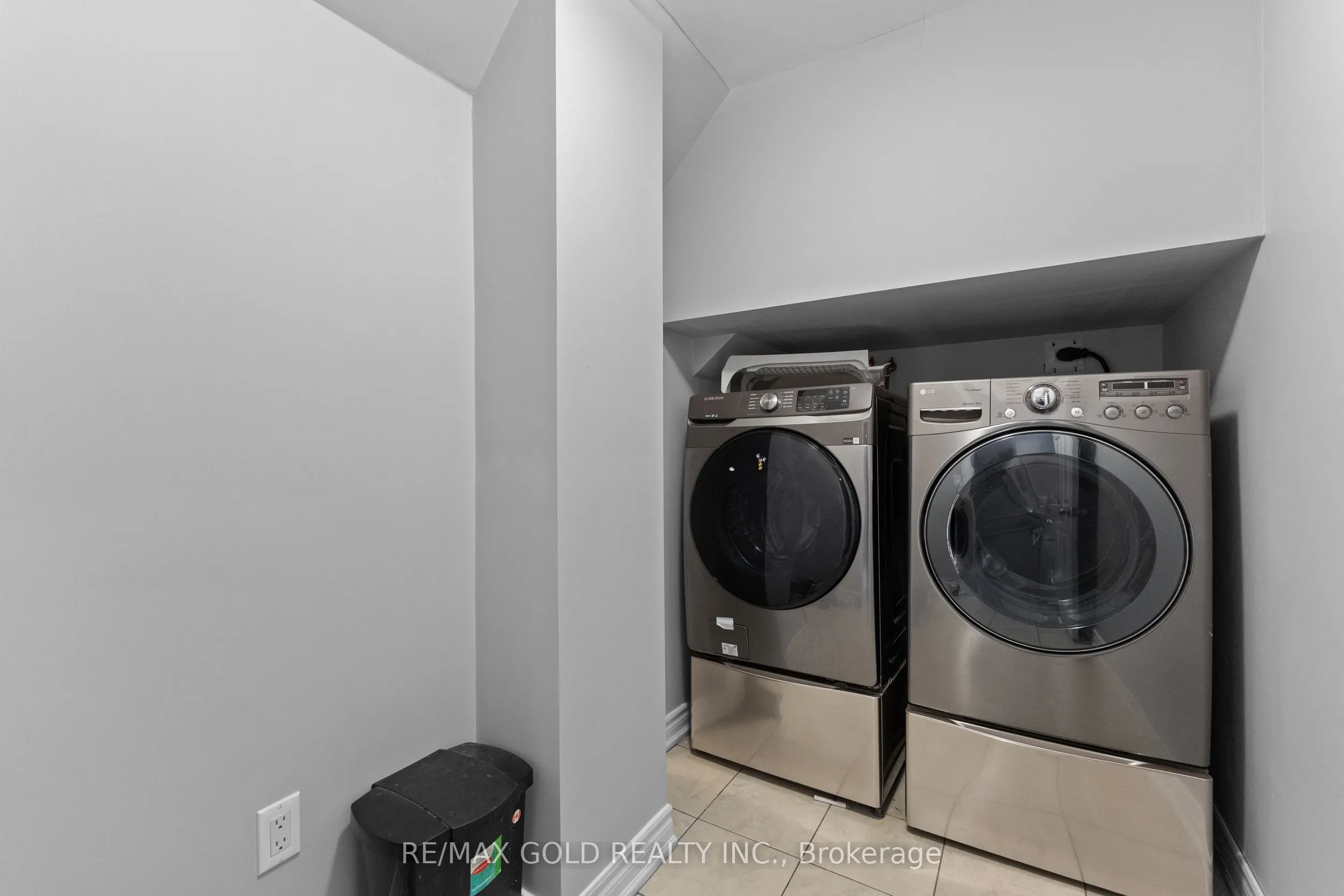 2 Revelstoke Place