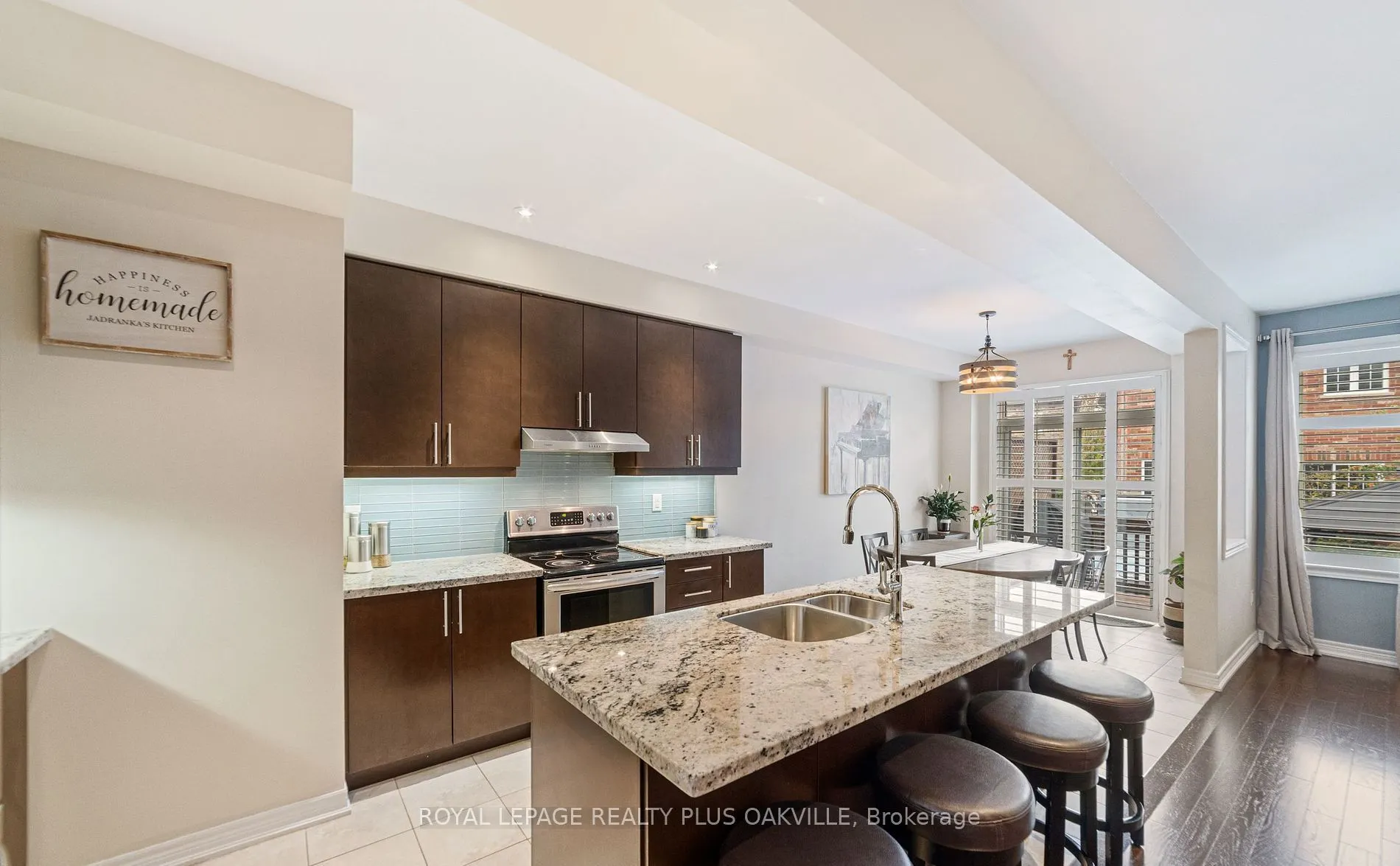 37 Diamond Leaf Lane